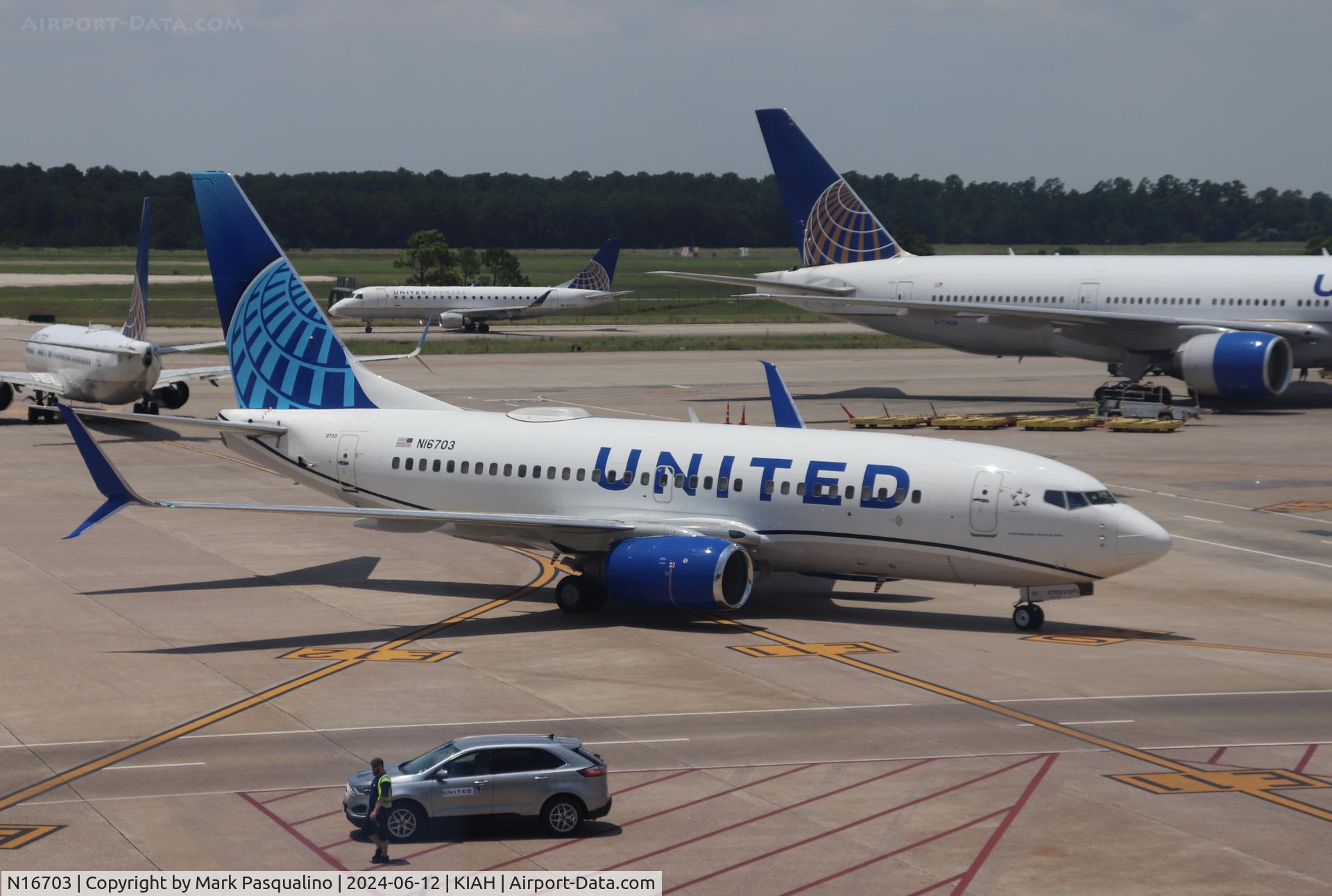 N16703, 1998 Boeing 737-724 C/N 28764, Boeing 737-724