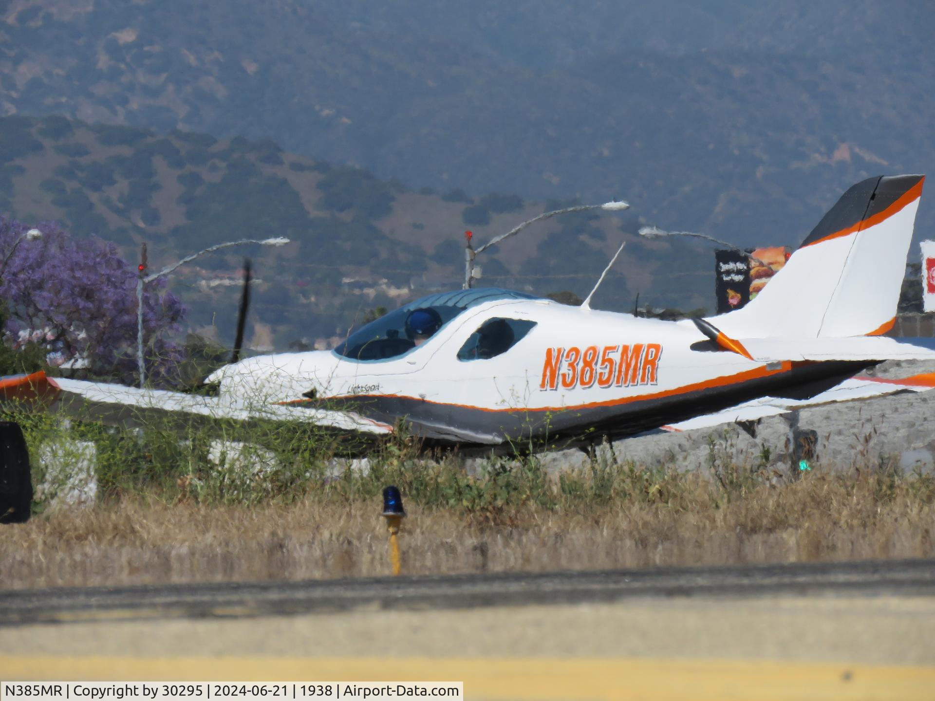 N385MR, 2009 CZAW SportCruiser C/N 09SC277, Waiting