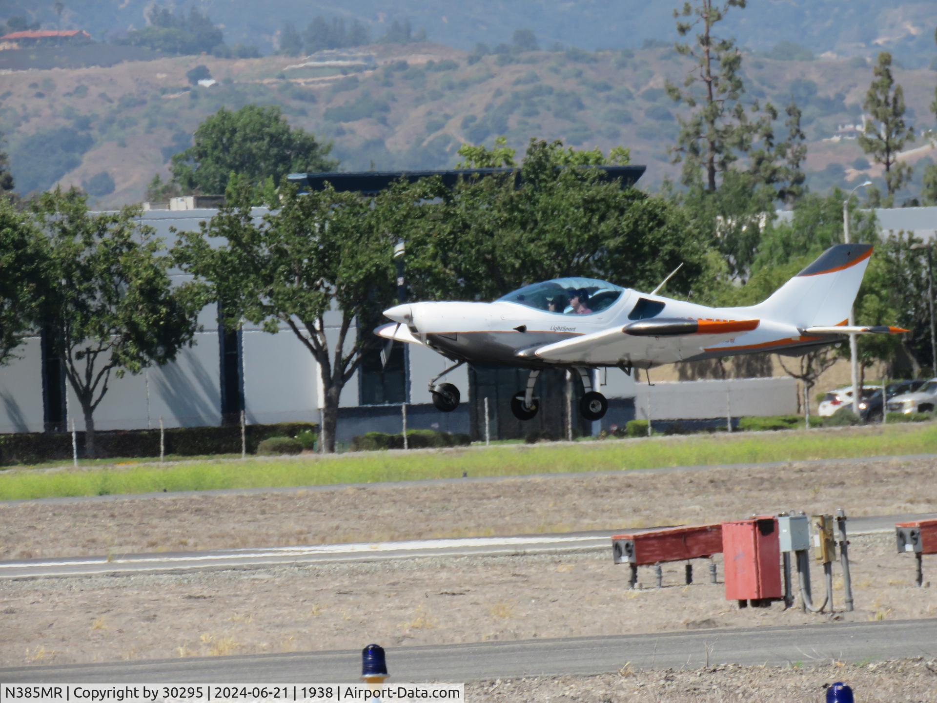 N385MR, 2009 CZAW SportCruiser C/N 09SC277, Lifting off