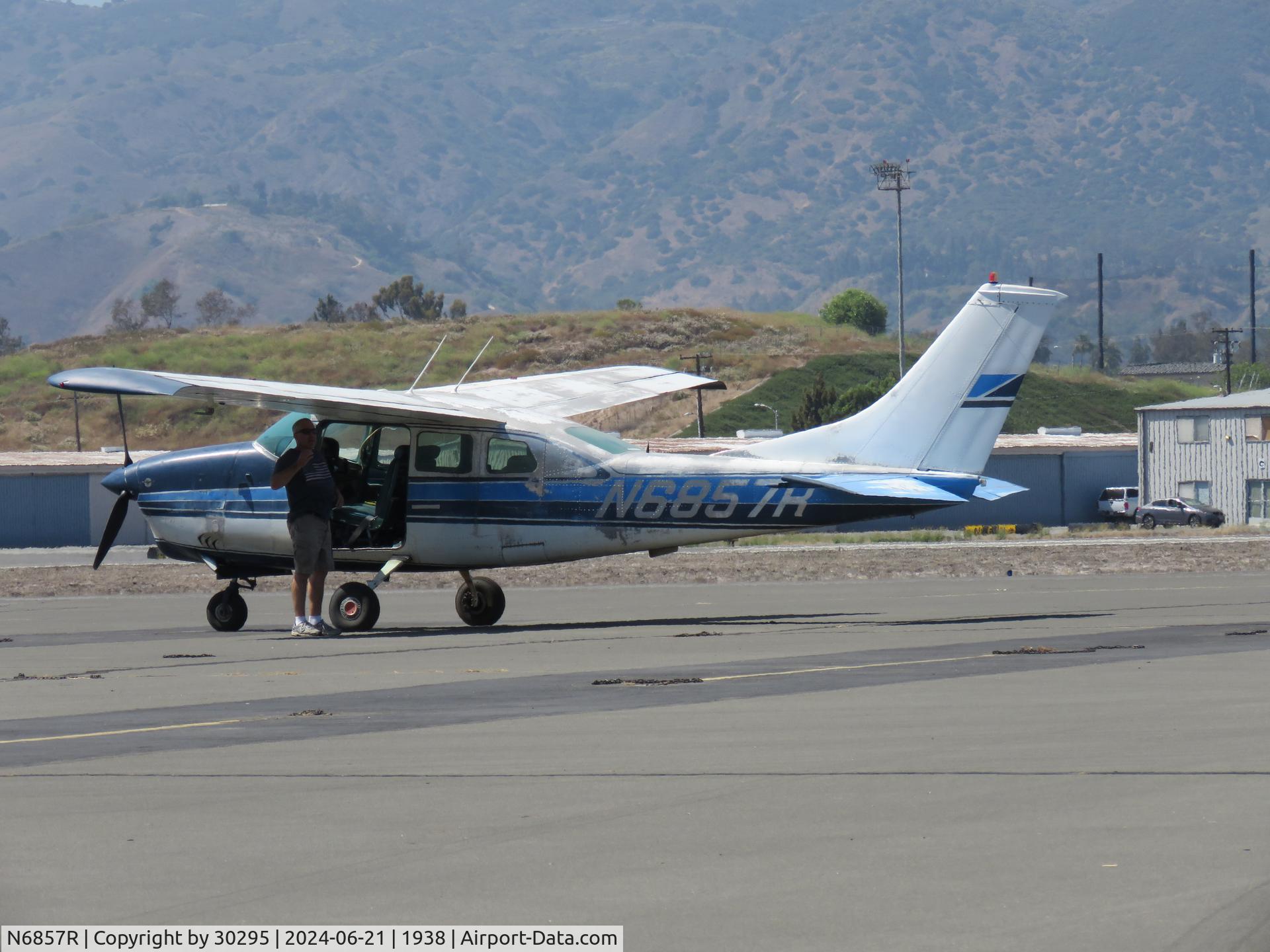 N6857R, 1967 Cessna T210G Turbo Centurion C/N T210-0257, Getting ready