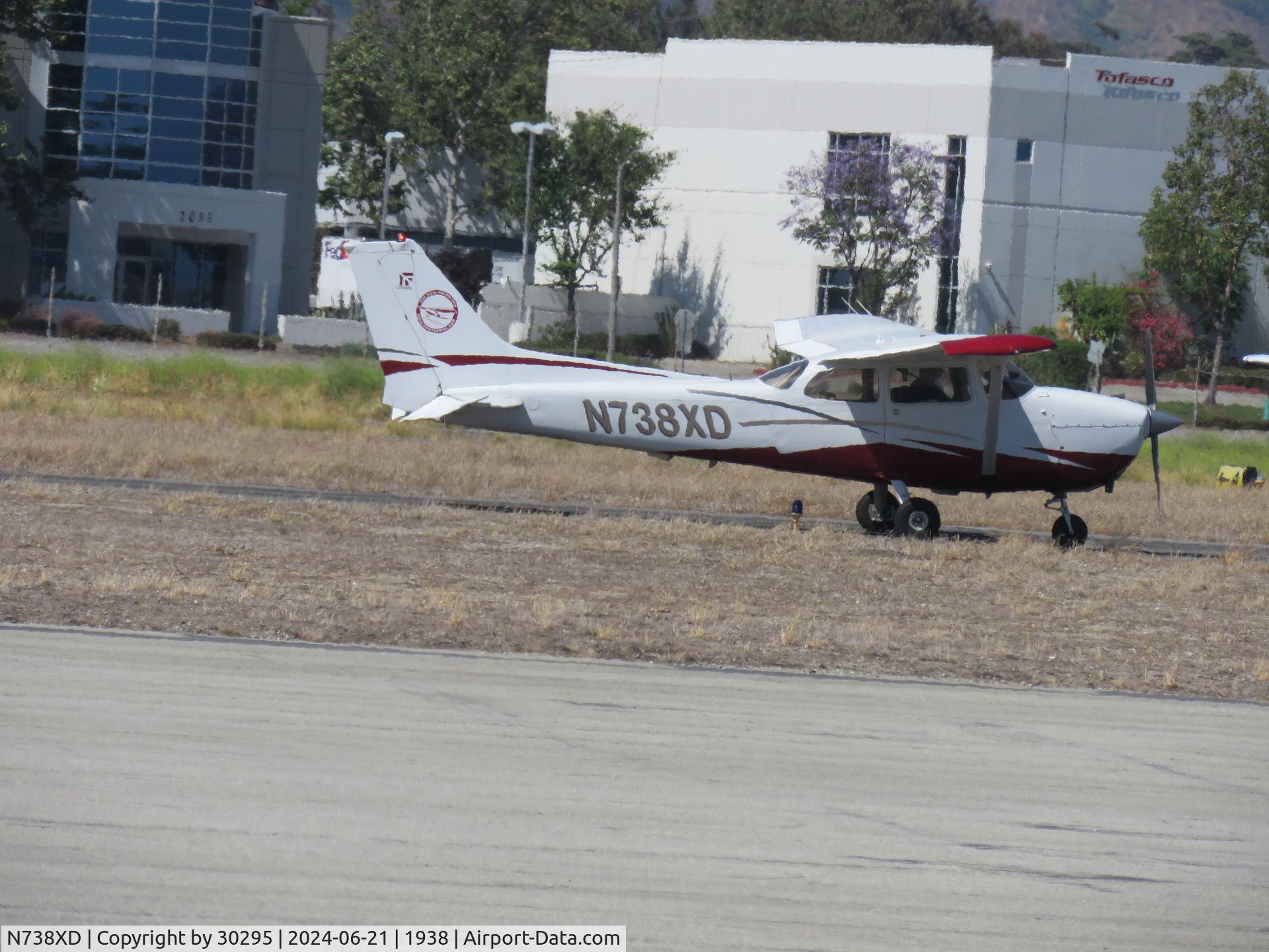N738XD, 1978 Cessna 172N C/N 17270310, Taxiing