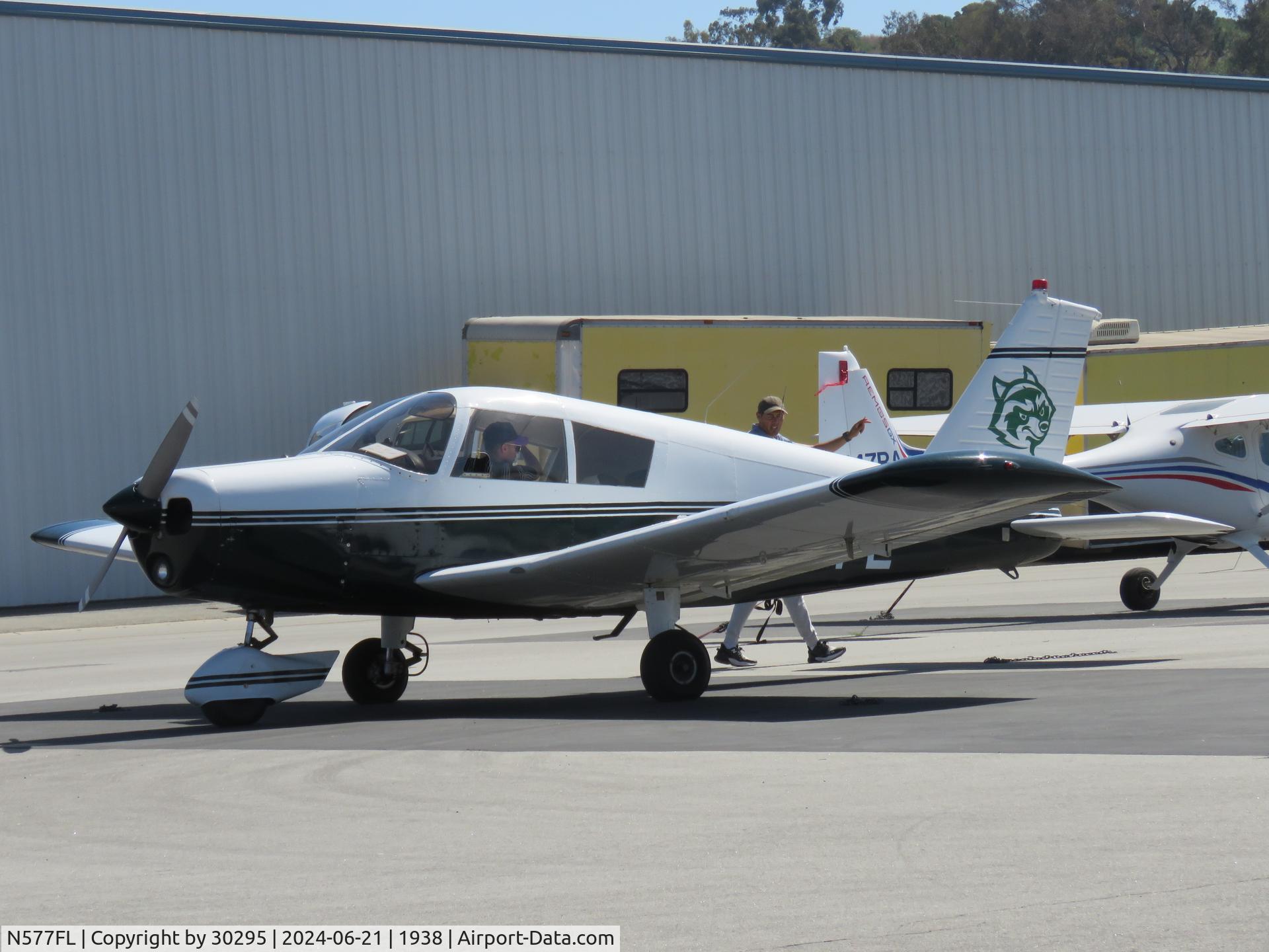 N577FL, 1971 Piper PA-28-140 C/N 28-7125428, Parked