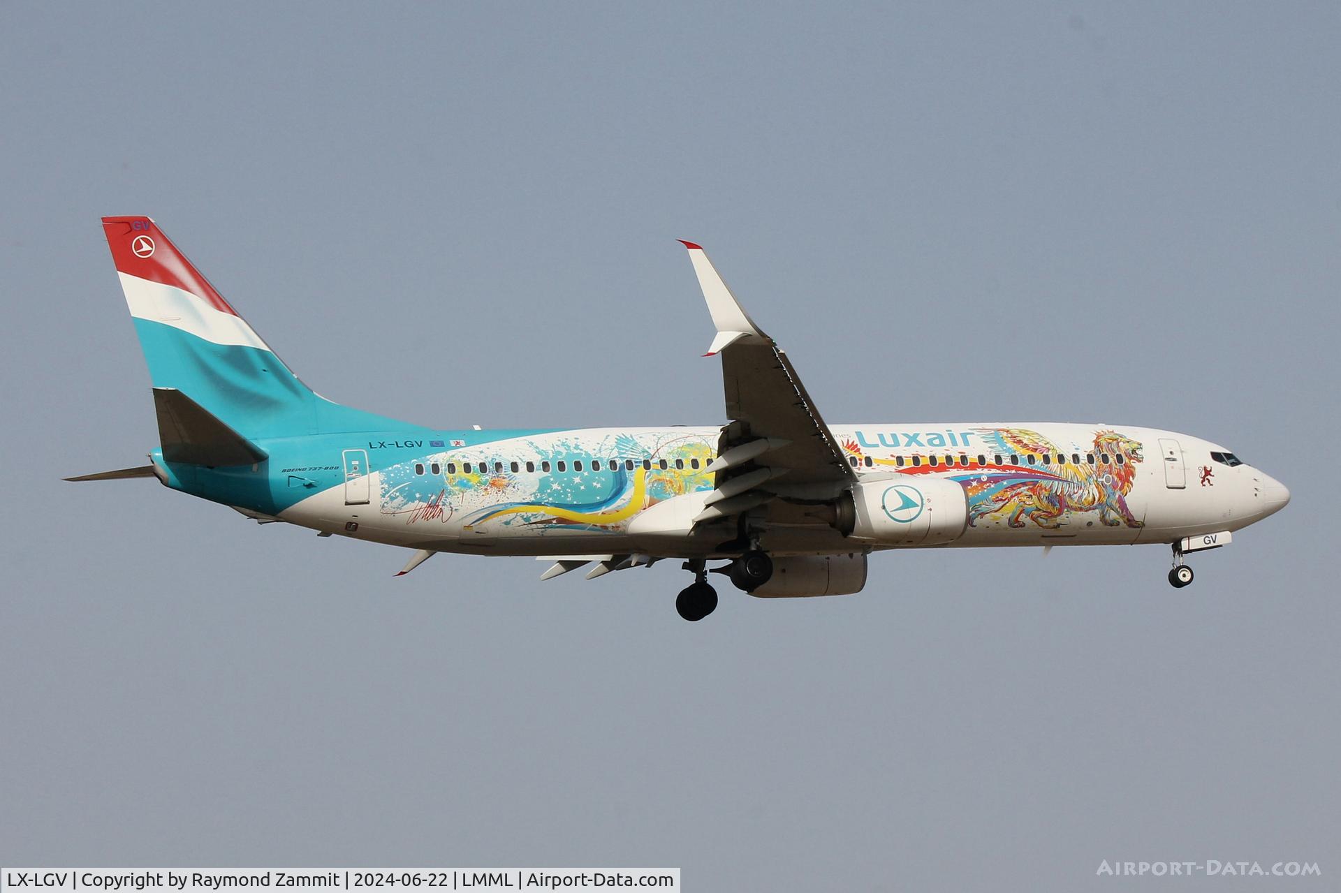 LX-LGV, 2013 Boeing 737-8C9 C/N 41190, B737-800 LX-LGV in special Luxair color scheme.