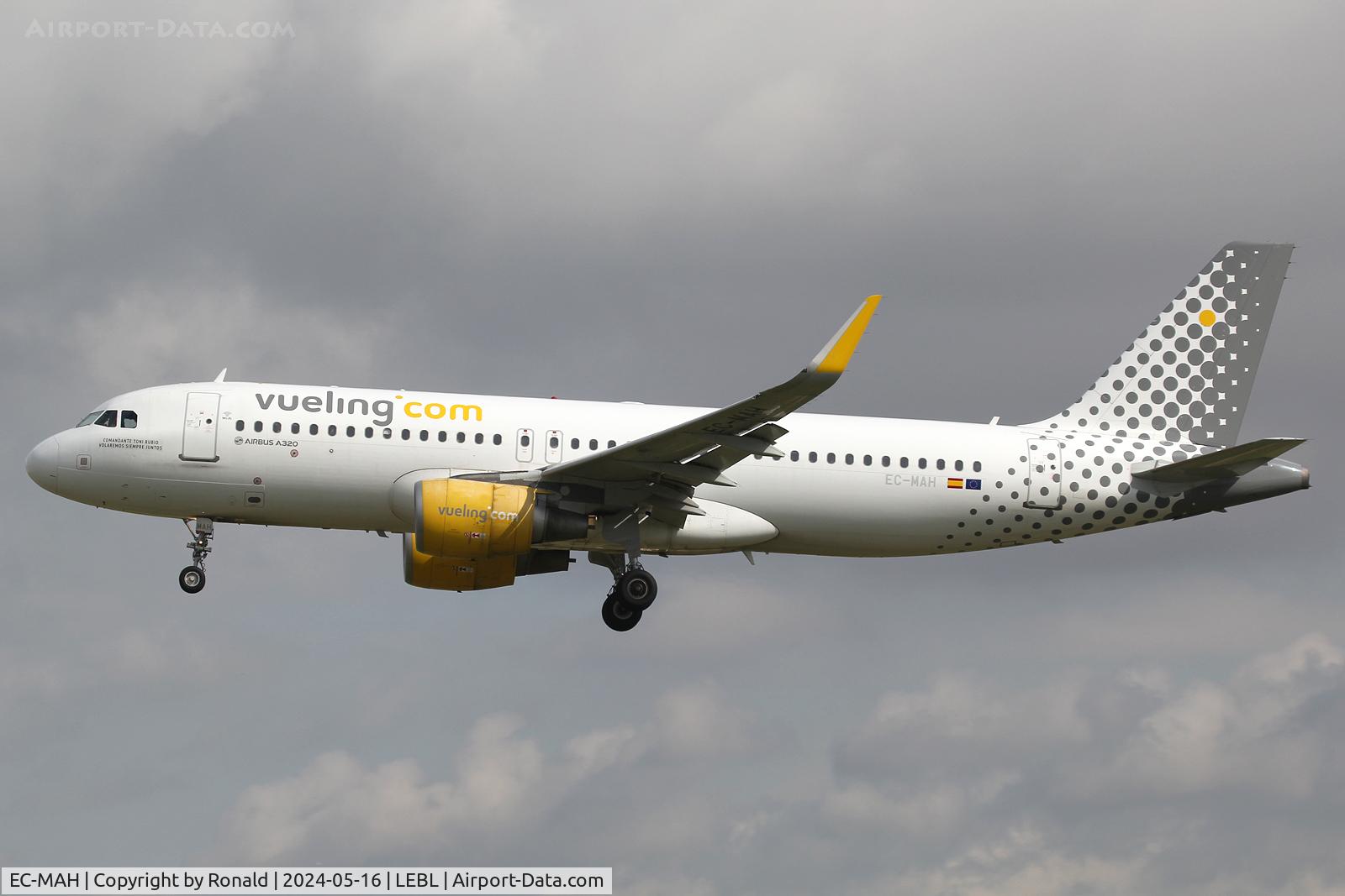EC-MAH, 2014 Airbus A320-214 C/N 6039, at bcn