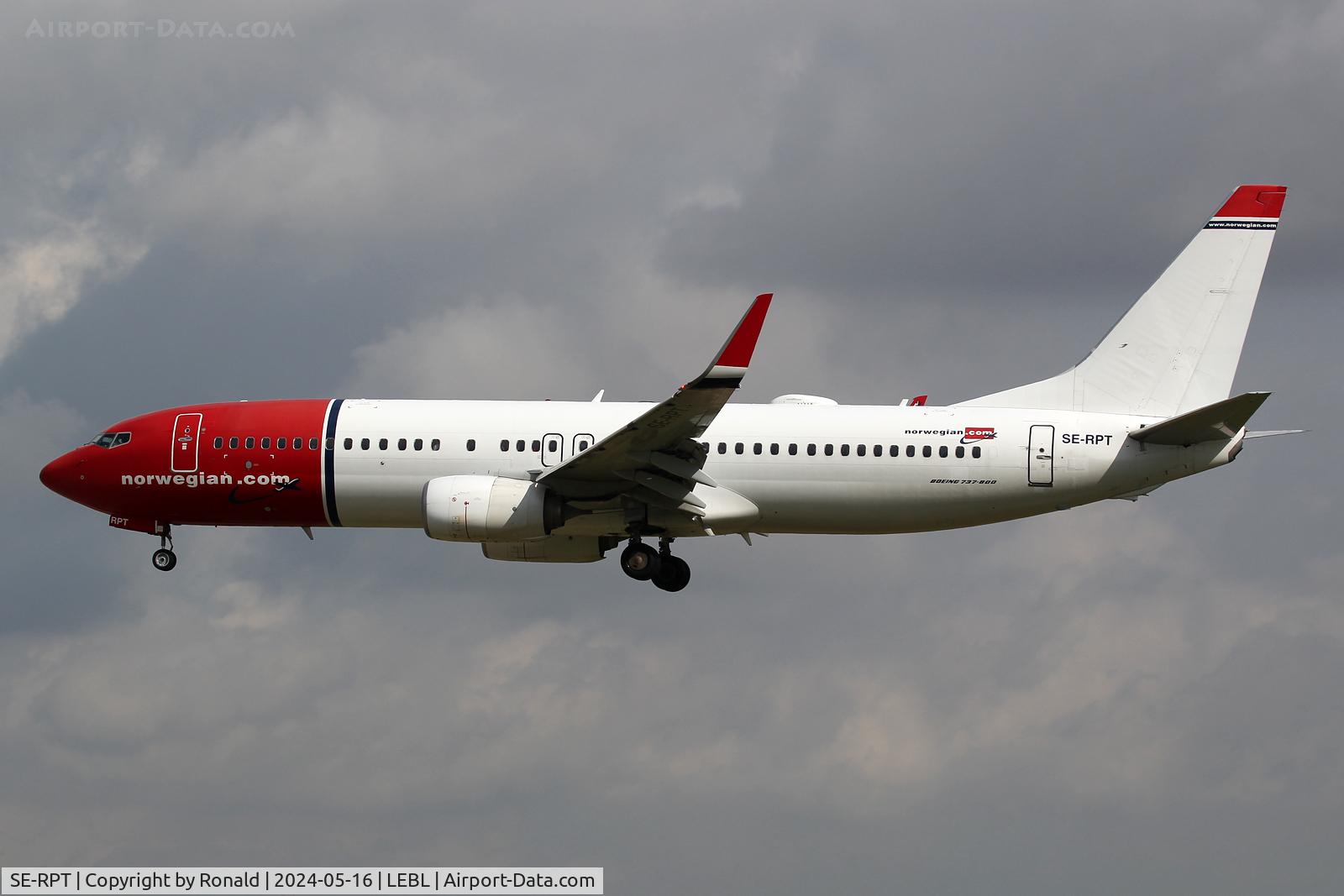 SE-RPT, 2015 Boeing 737-8JP C/N 42070, at bcn