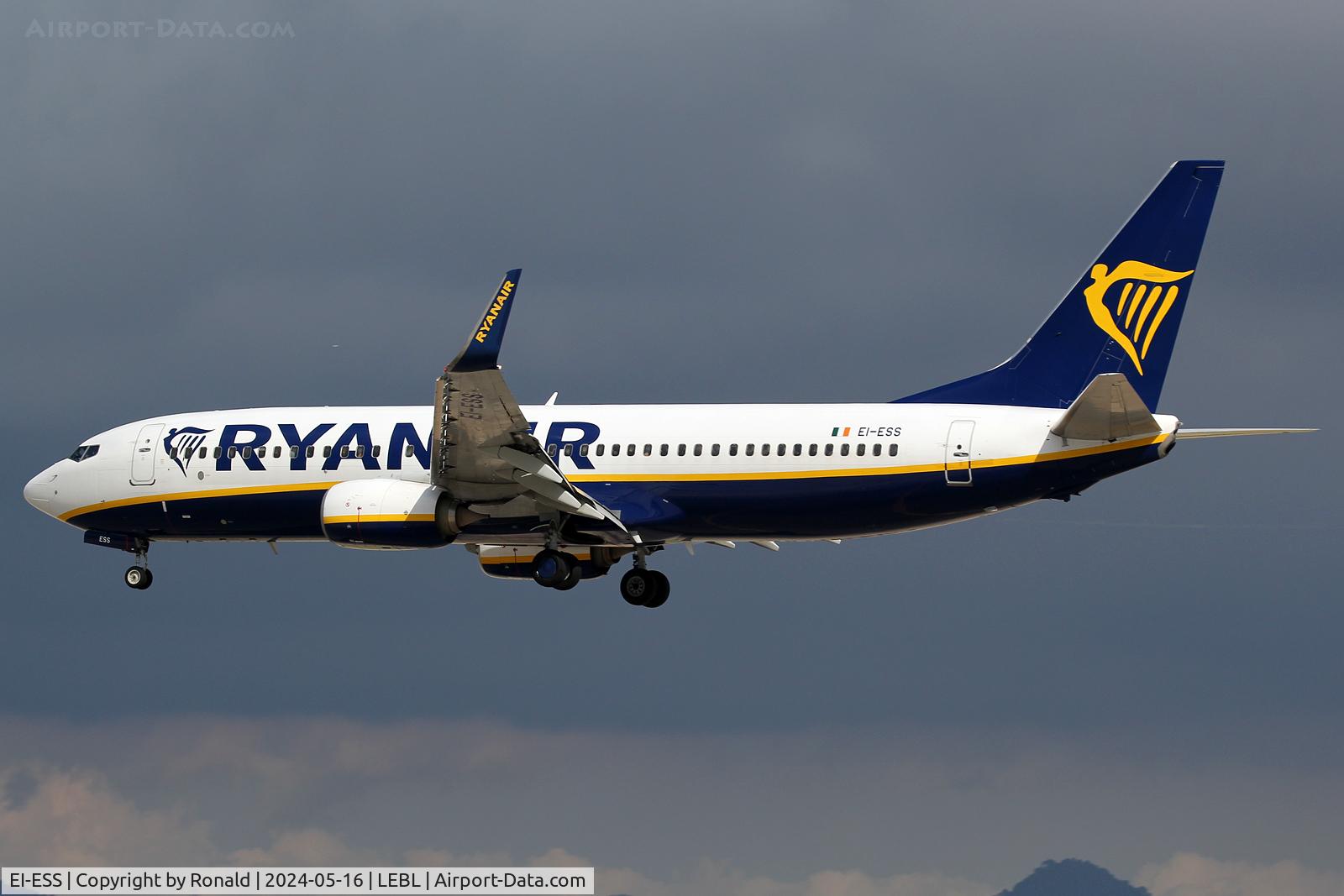 EI-ESS, 2011 Boeing 737-8AS C/N 35043, at bcn