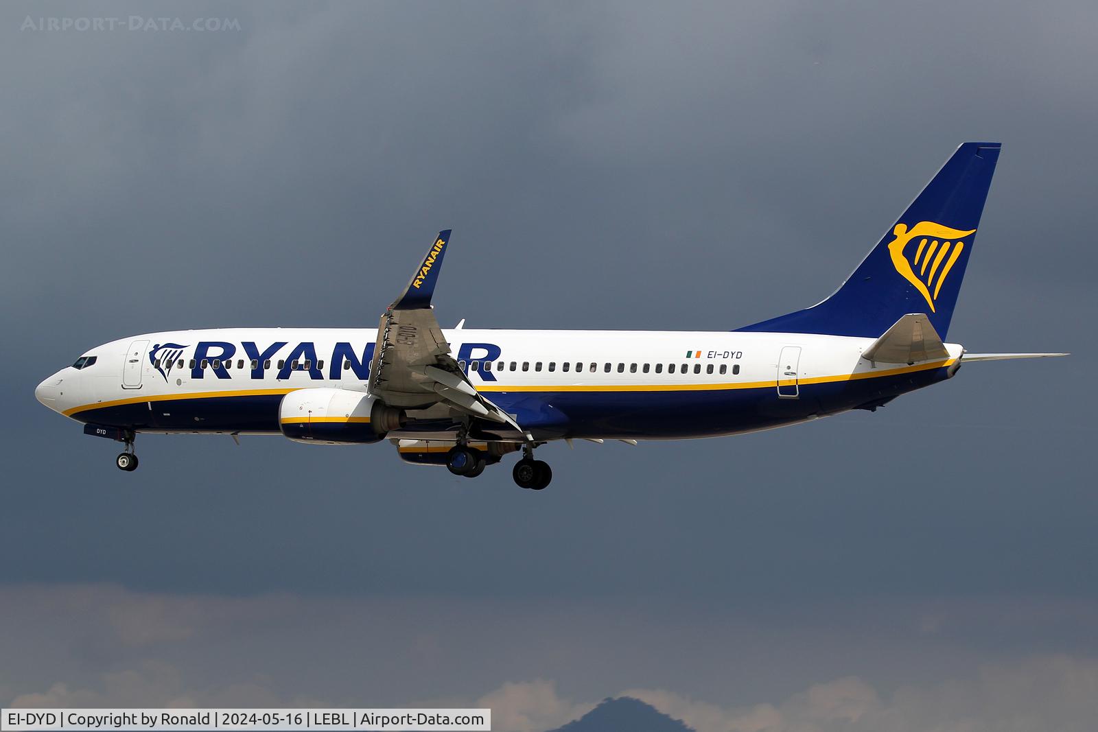 EI-DYD, 2008 Boeing 737-8AS C/N 33632, at bcn