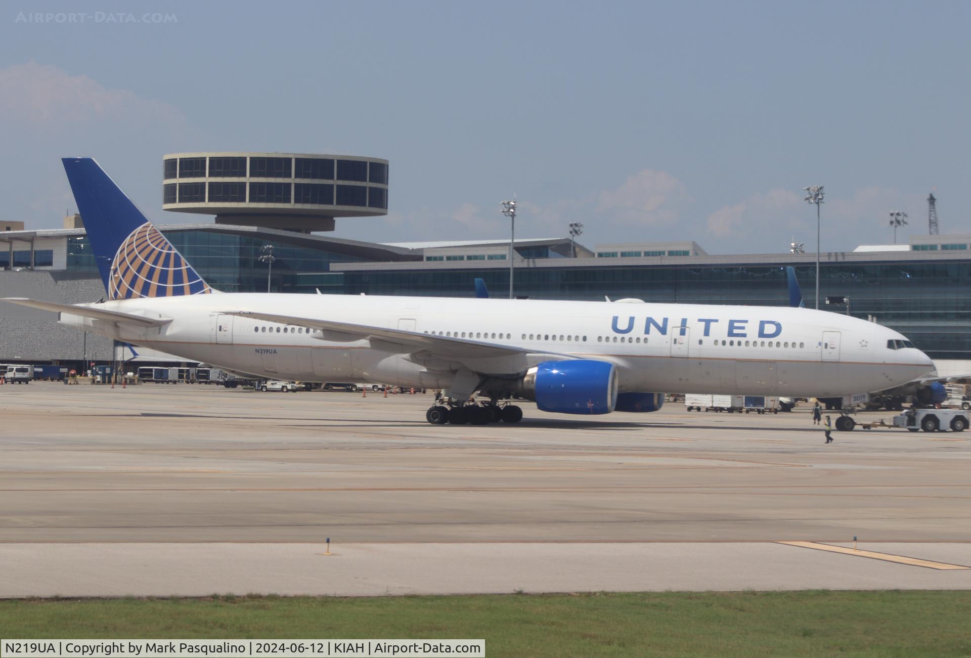 N219UA, 2001 Boeing 777-222 C/N 30551, Boeing 777-222