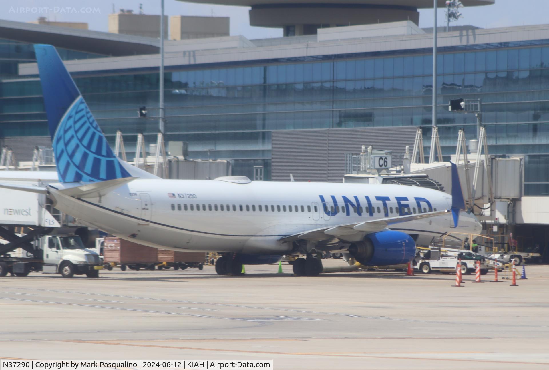 N37290, 2004 Boeing 737-824 C/N 31601, Boeing 737-824