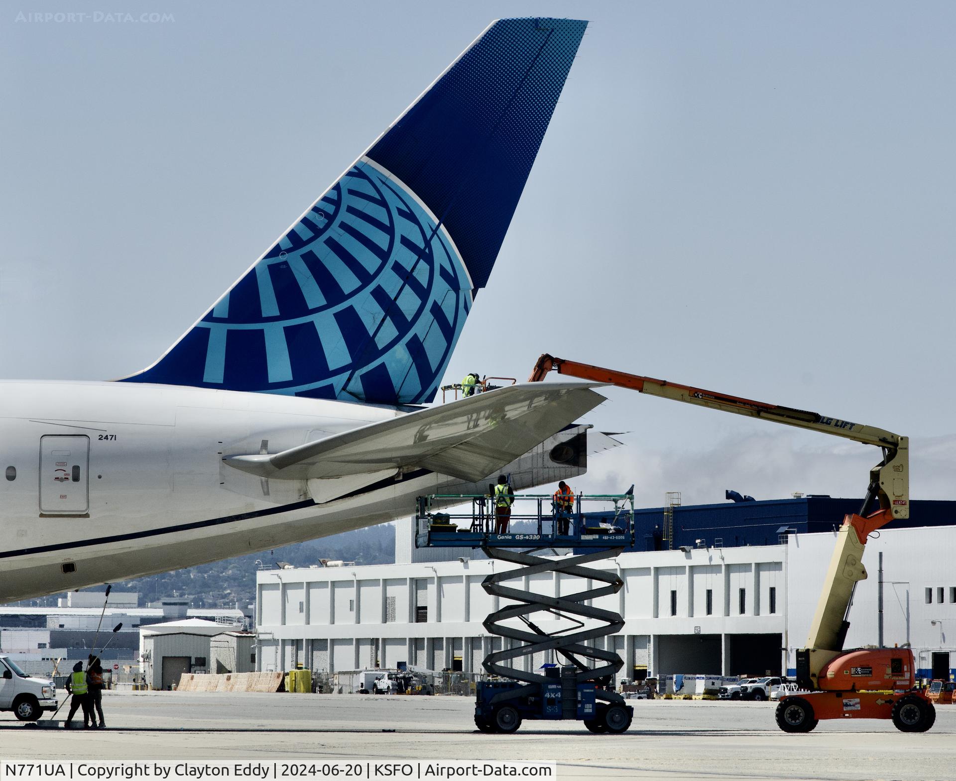 N771UA, 1995 Boeing 777-222 C/N 26932, SFO 2024.