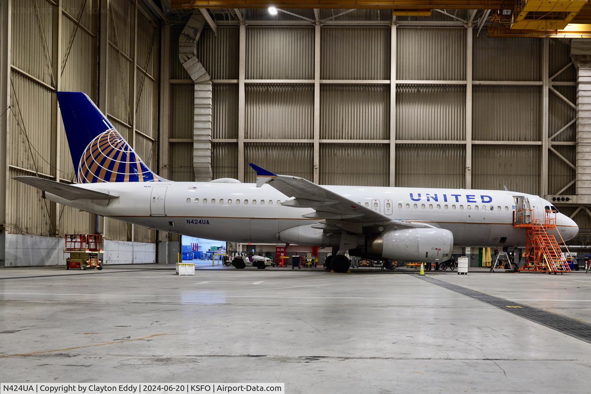 N424UA, 1995 Airbus A320-232 C/N 506, SFO 2024.