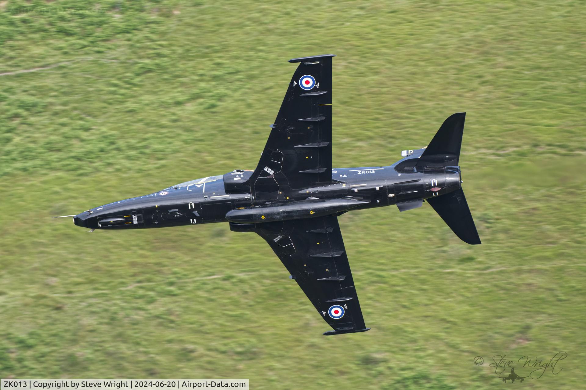 ZK013, 2008 British Aerospace Hawk T2 C/N RT004/1242, Cad East. Mach Loop. Cymru