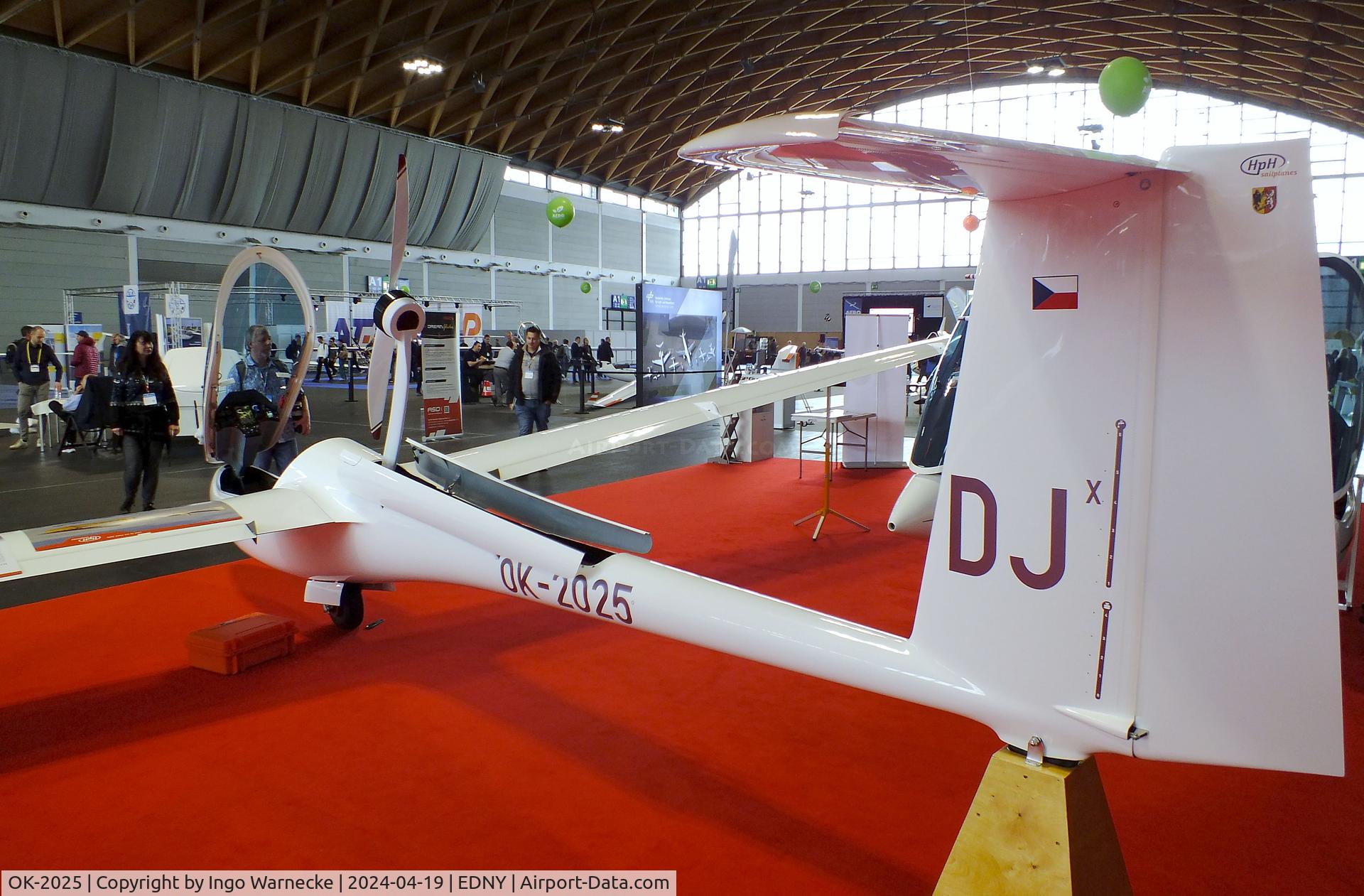 OK-2025, 2023 HpH Sailplanes HPH 304RES Shark C/N not found_OK-2025, HPH 304RES Shark with electric motor at the AERO 2024, Friedrichshafen