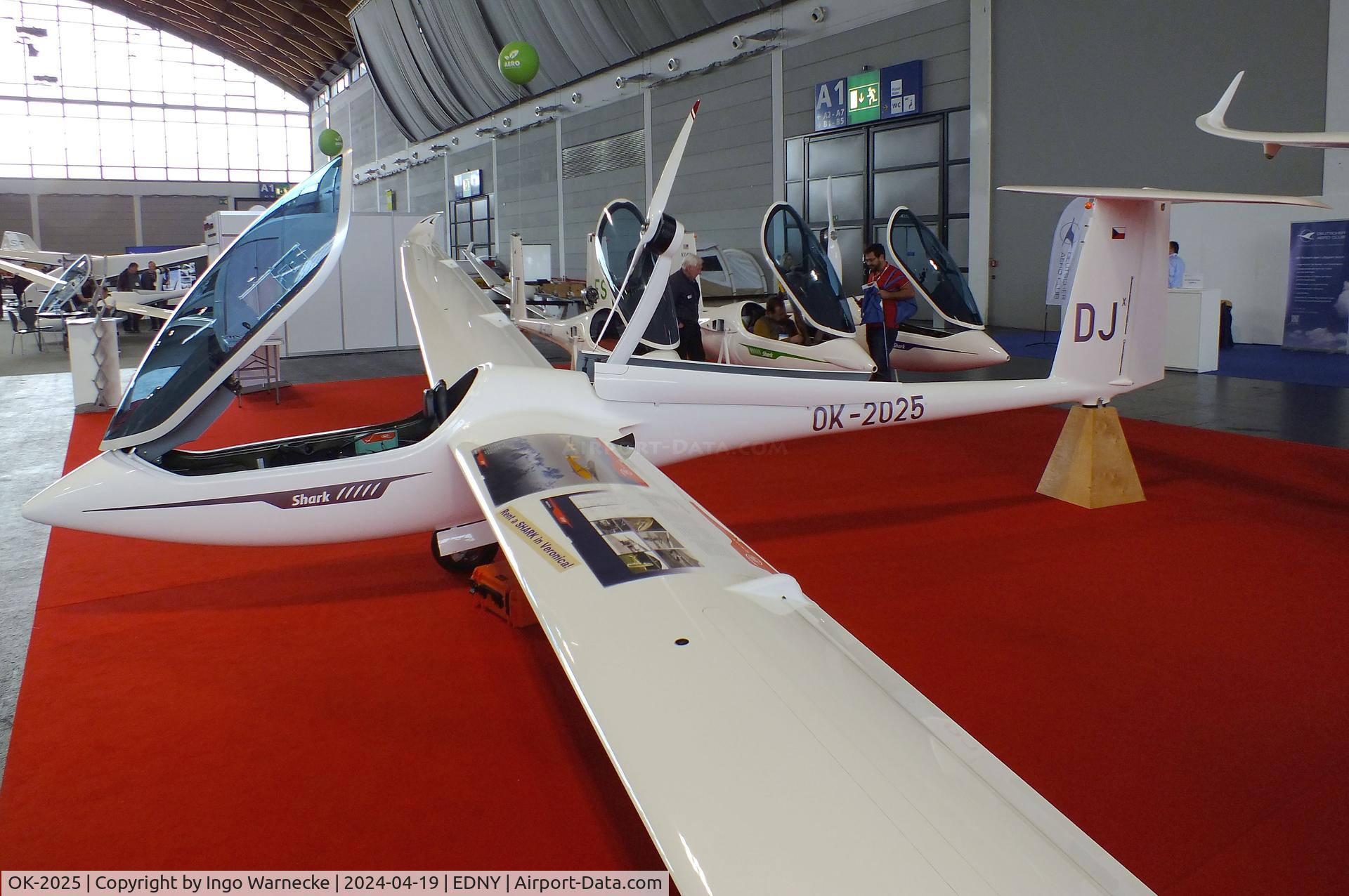 OK-2025, 2023 HpH Sailplanes HPH 304RES Shark C/N not found_OK-2025, HPH 304RES Shark with electric motor at the AERO 2024, Friedrichshafen