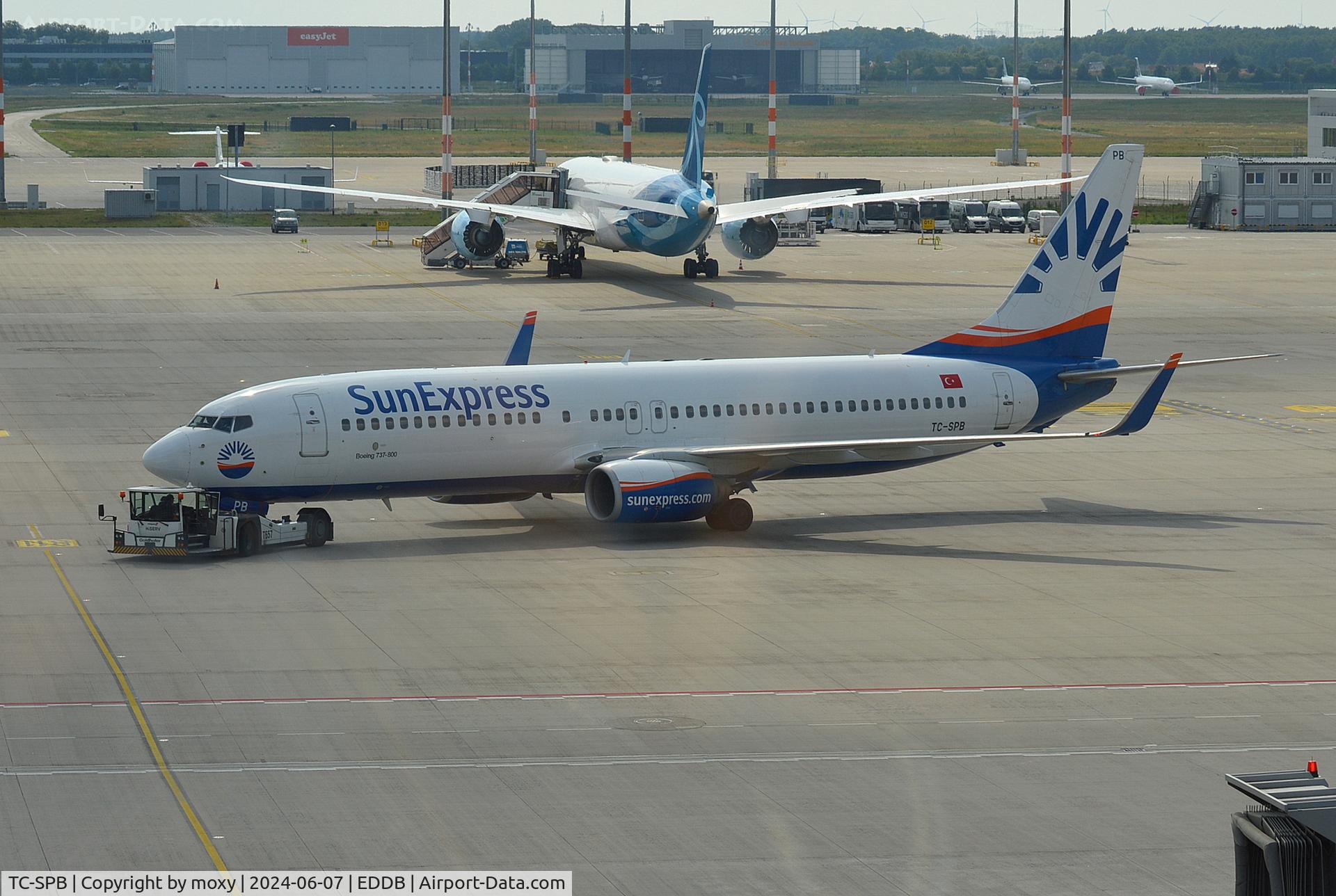 TC-SPB, 2001 Boeing 737-86Q C/N 30272, Boeing 737-86Q at Berlin Brandenburg.