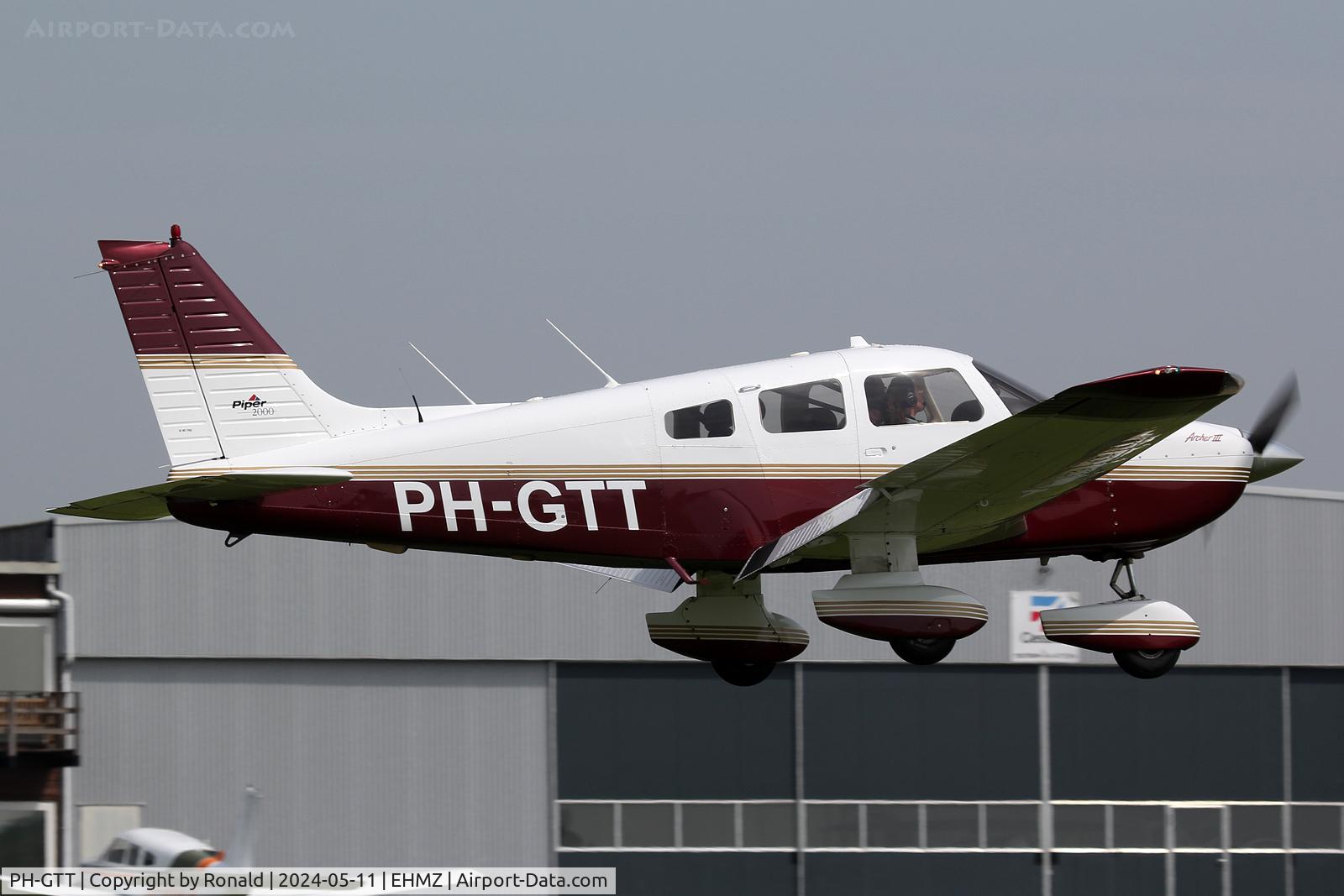 PH-GTT, 2000 Piper PA-28-181 Cherokee Archer III C/N 2843398, at ehmz