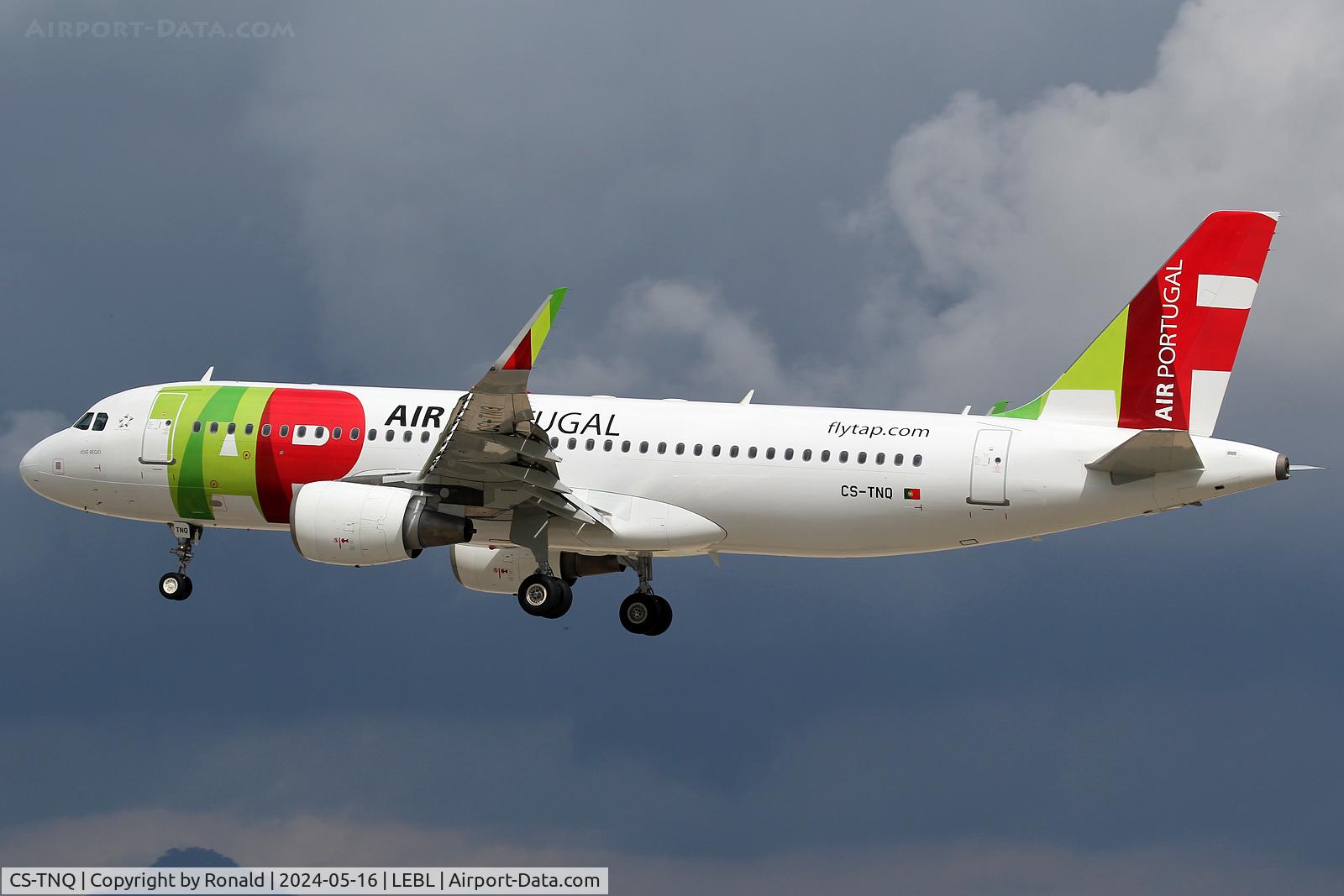 CS-TNQ, 2009 Airbus A320-214 C/N 3769, at bcn