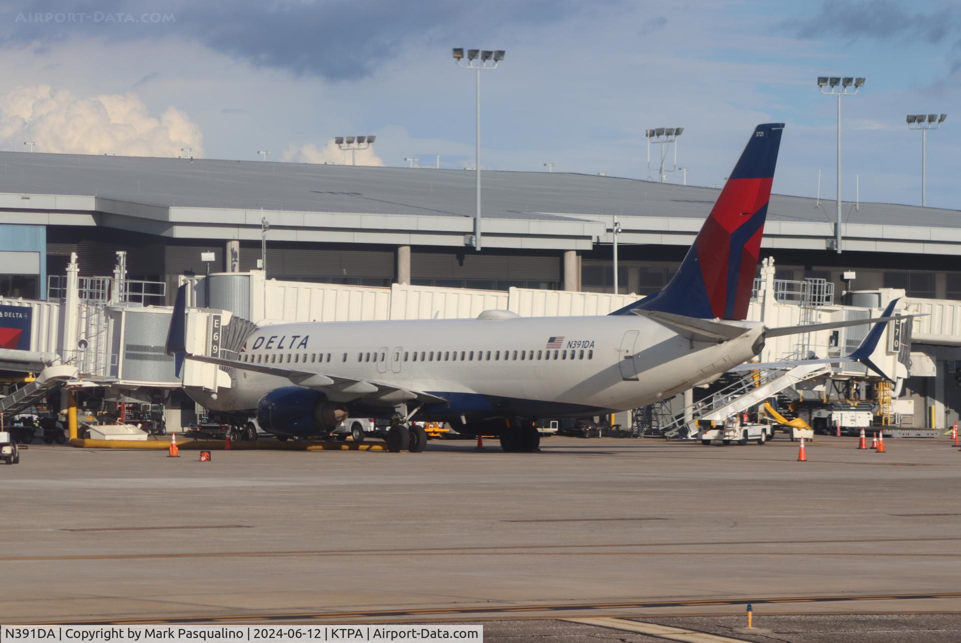 N391DA, 2000 Boeing 737-832 C/N 30560, Boeing 737-832
