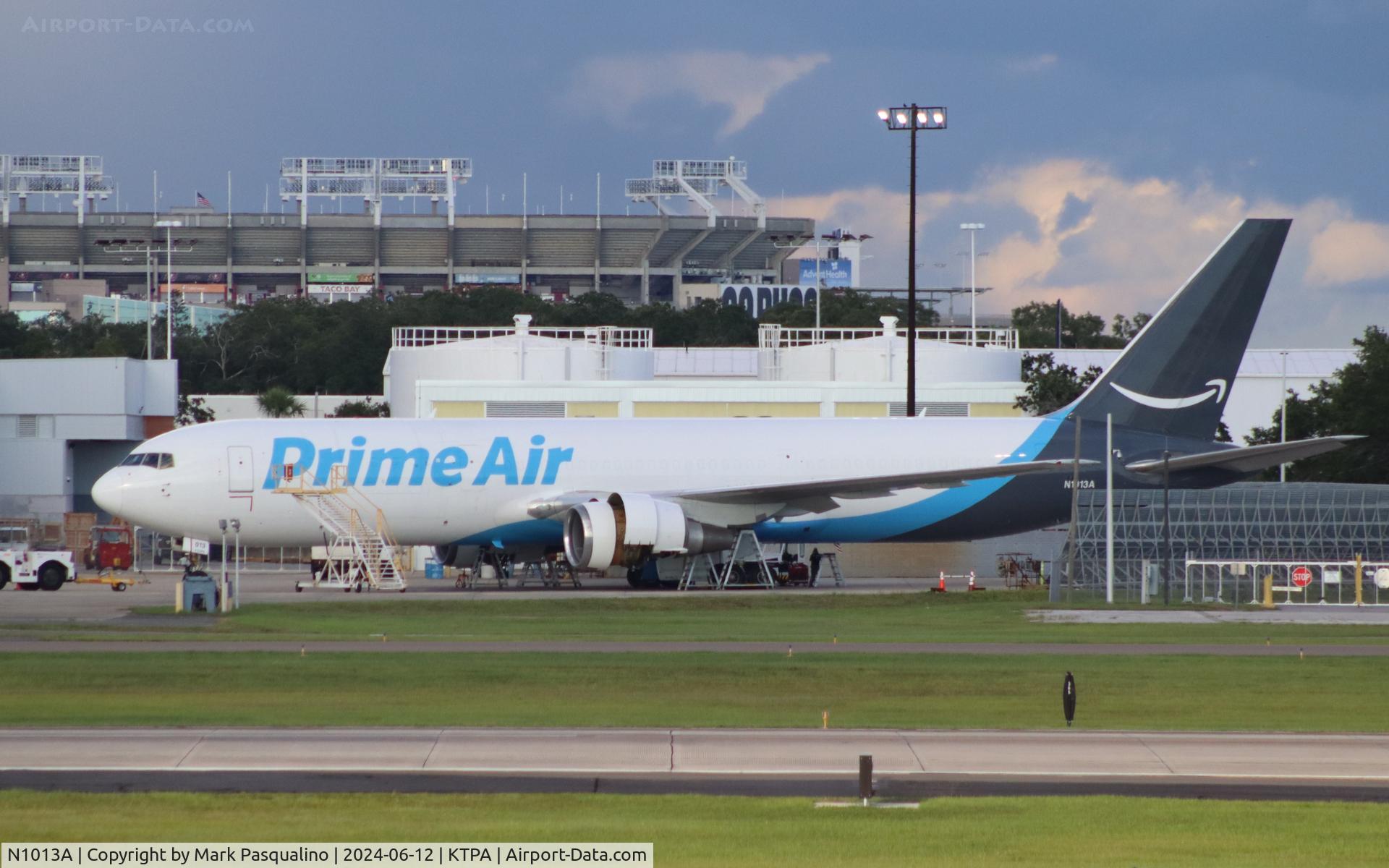 N1013A, 1999 Boeing 767-36N/SF C/N 30110, Boeing 767-36N/SF