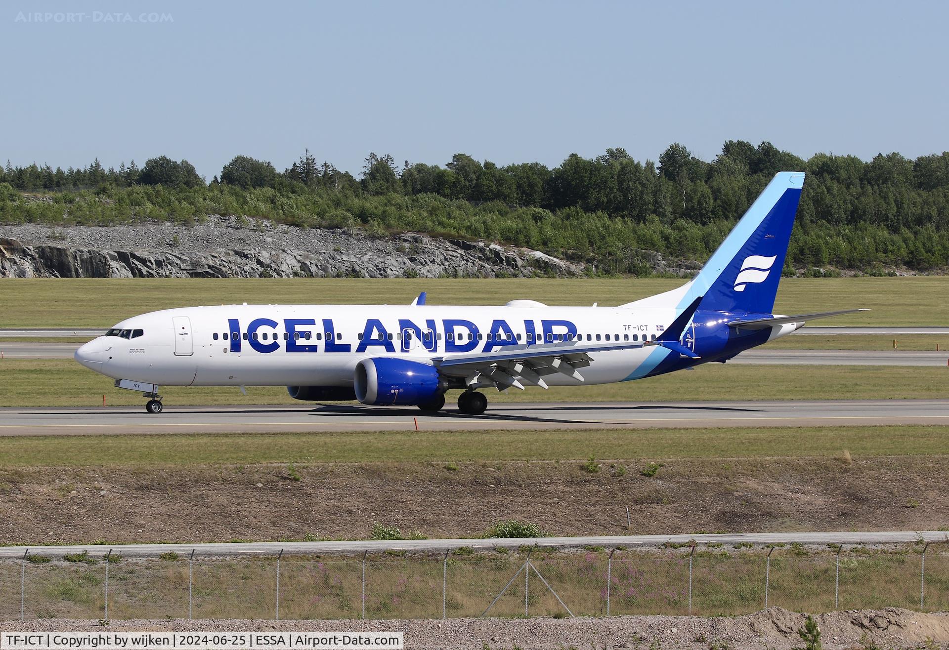 TF-ICT, 2024 Boeing 737-8 MAX C/N 61812, Twy W