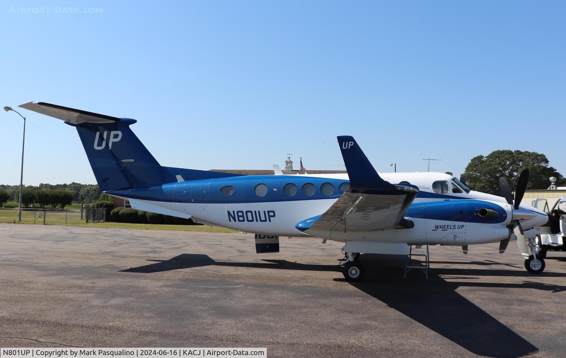 N801UP, 2013 Beech B300 350i King Air C/N FL-884, Beech 350i
