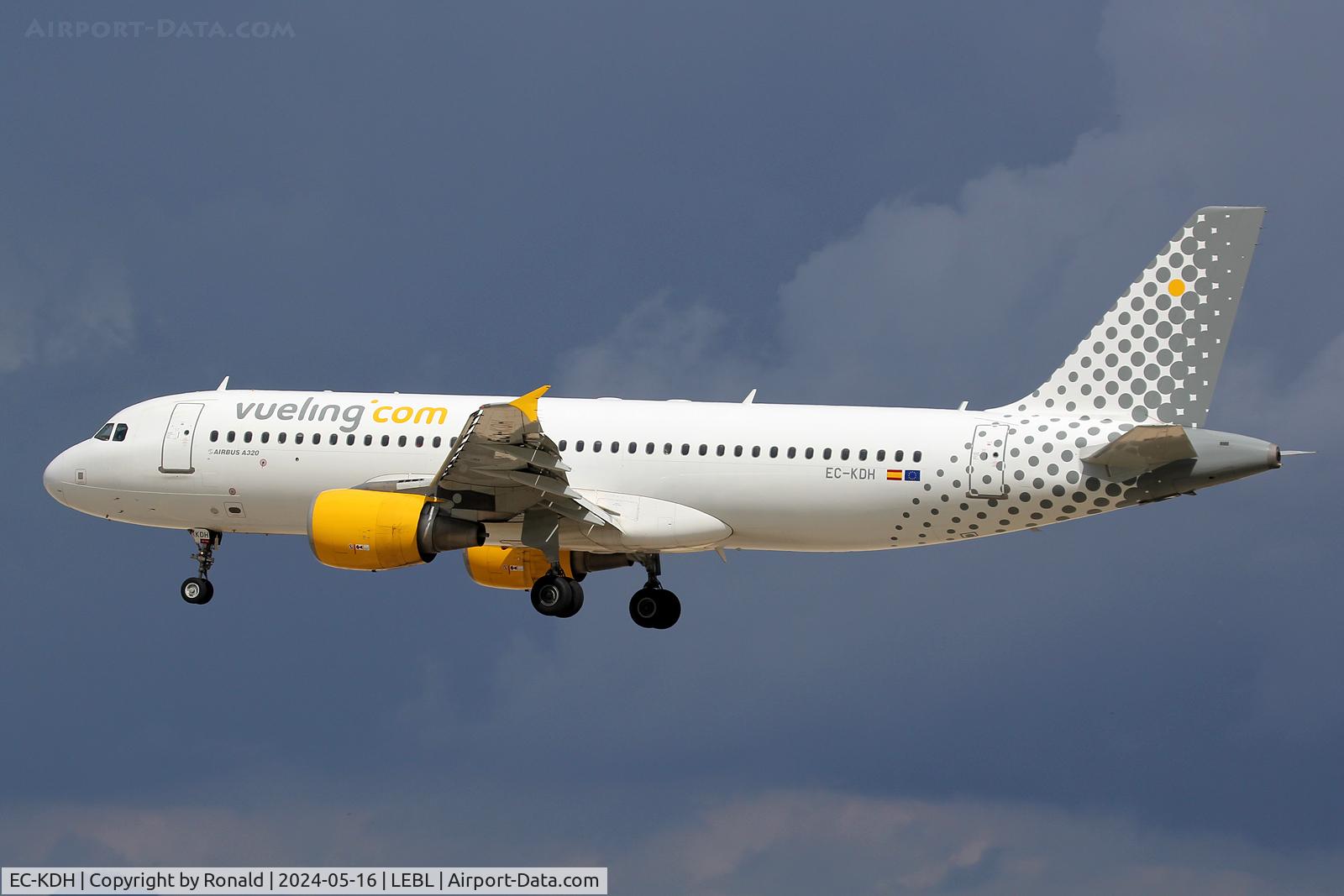 EC-KDH, 2007 Airbus A320-214 C/N 3083, at bcn
