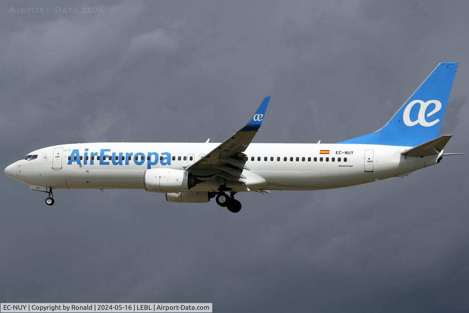 EC-NUY, 2015 Boeing 737-8GP C/N 39858, at bcn