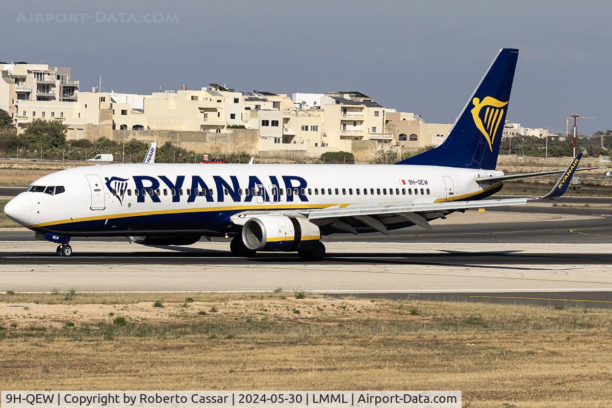 9H-QEW, 2005 Boeing 737-8AS(WL) C/N 33580, Runway 31