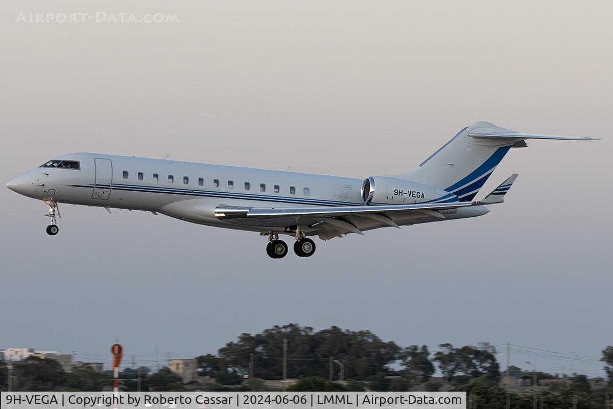 9H-VEGA, Bombardier BD-700-1A10 C/N 9554, Runway 31