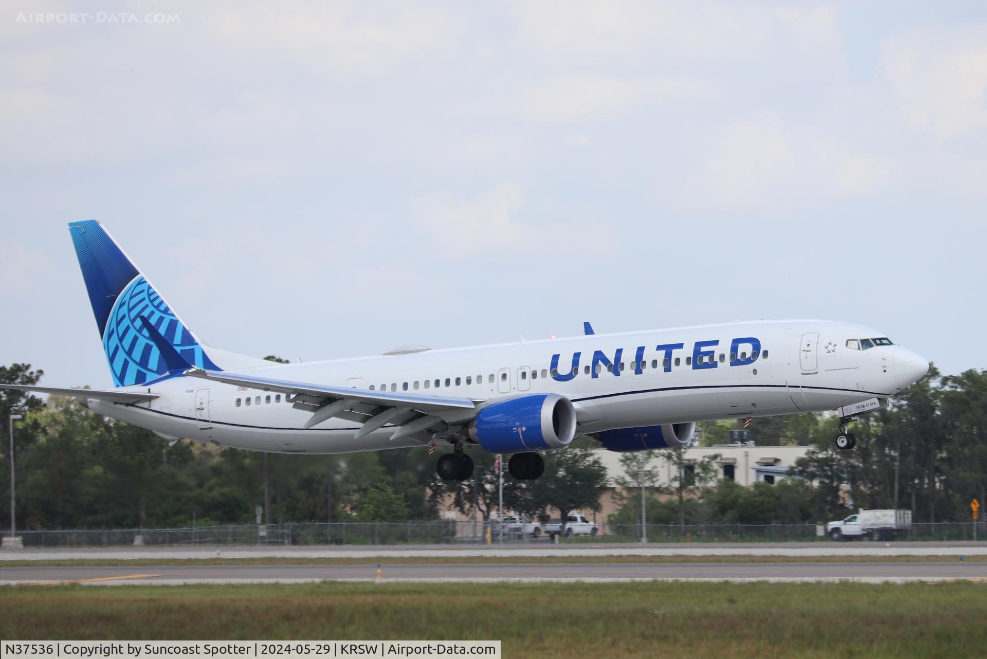 N37536, 2022 Boeing 737-9 MAX C/N 66606/8330, United Flight 1740 arrives on Runway 6 at Southwest Florida International Airport following flight from Chicago-O’Hare International Airport