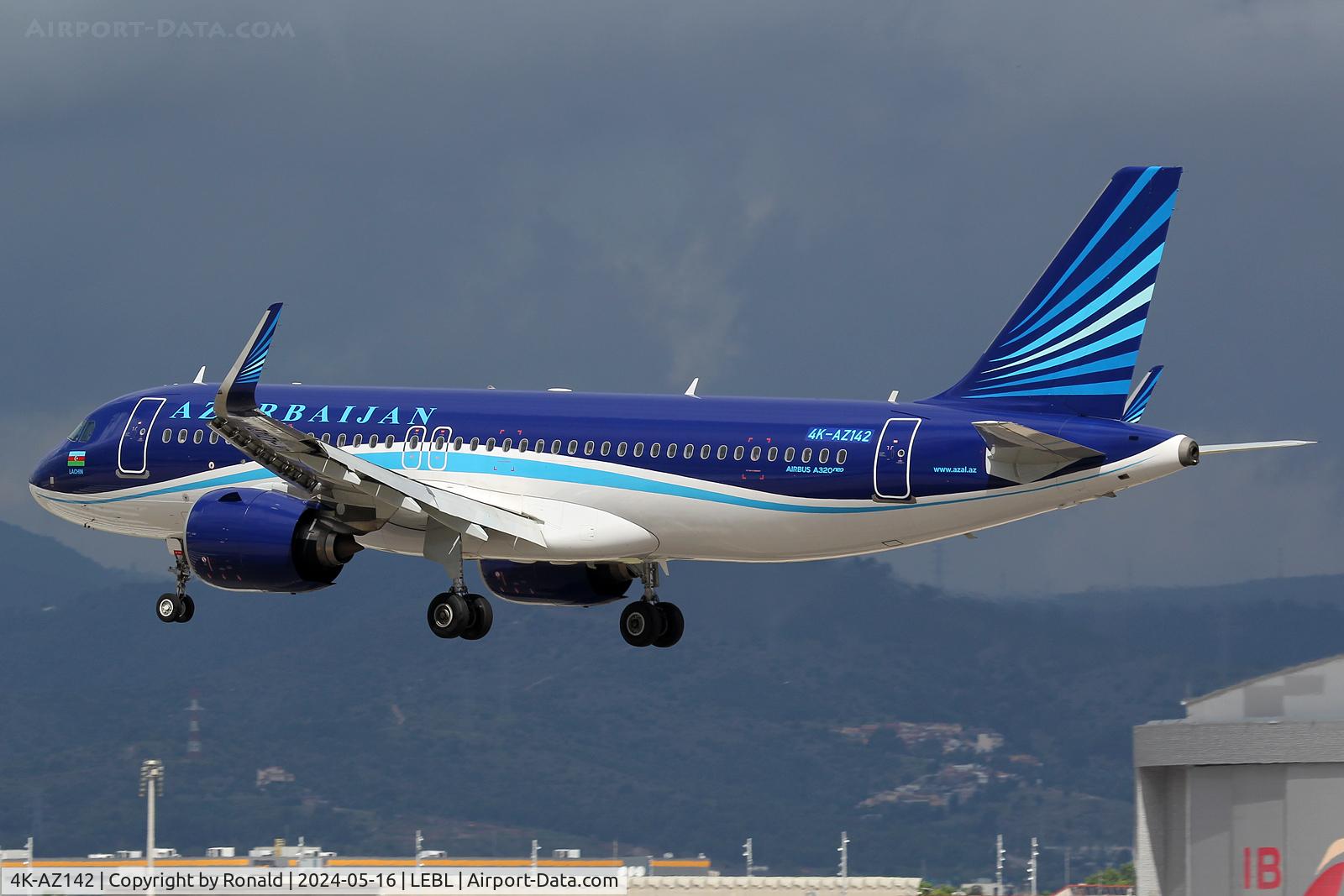 4K-AZ142, Airbus A320-271N C/N 11265, at bcn