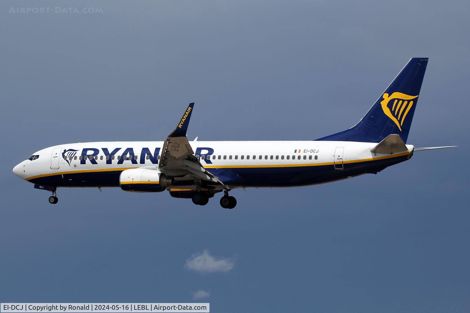 EI-DCJ, 2004 Boeing 737-8AS C/N 33564, at bcn