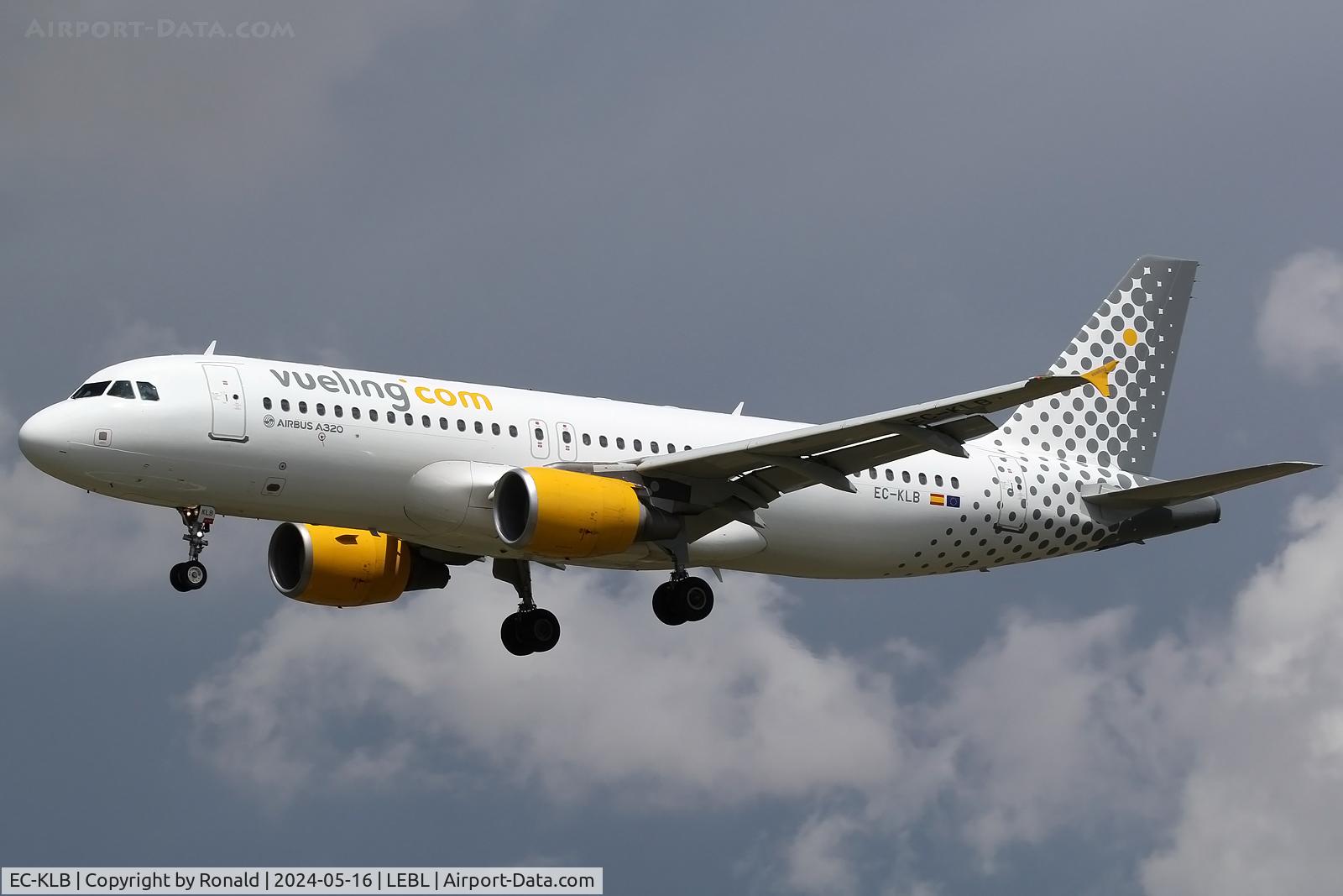 EC-KLB, 2007 Airbus A320-214 C/N 3321, at bcn