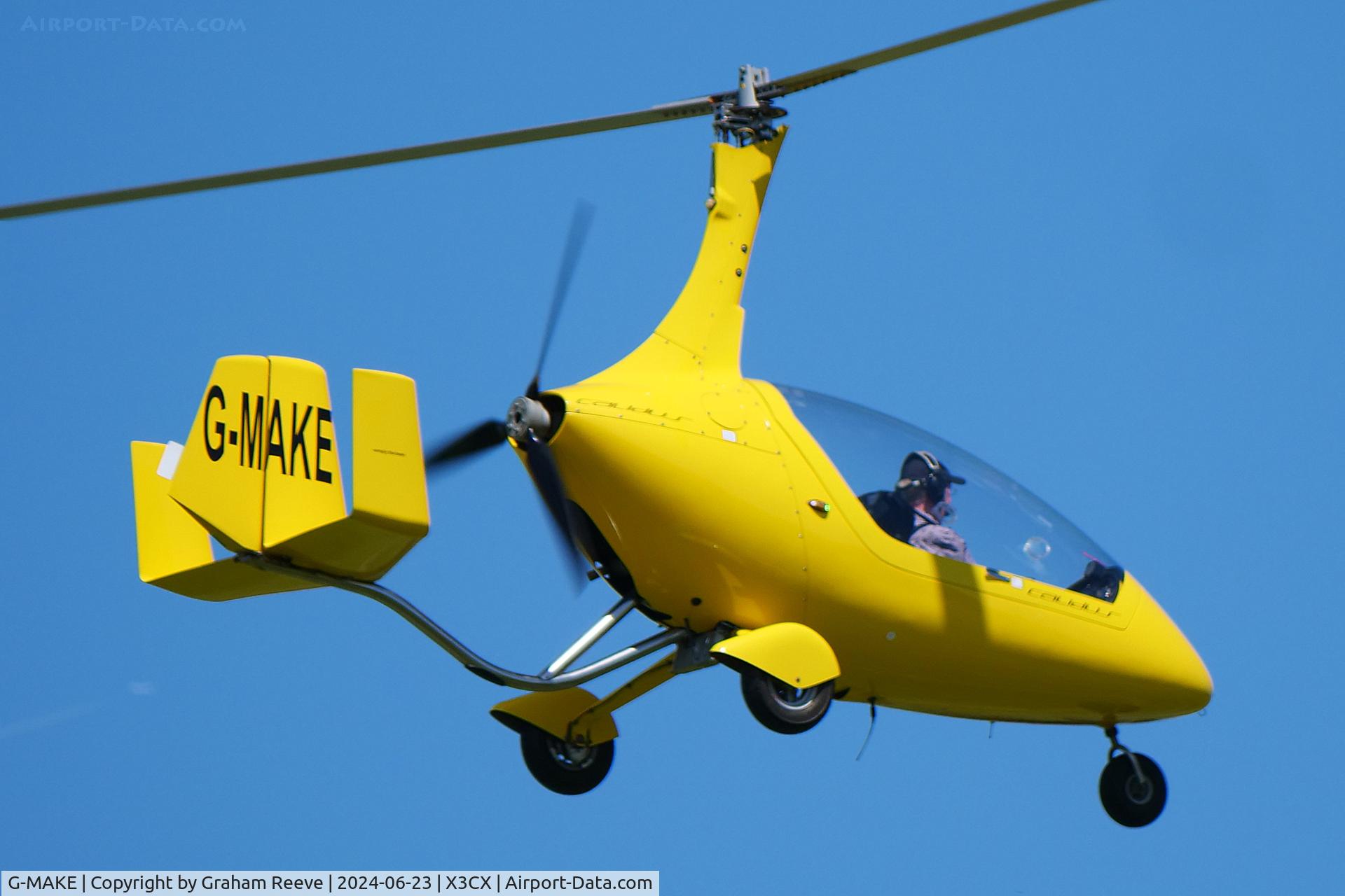 G-MAKE, 2010 RotorSport UK Calidus C/N RSUK/CALS/016, On approach to Northrepps.