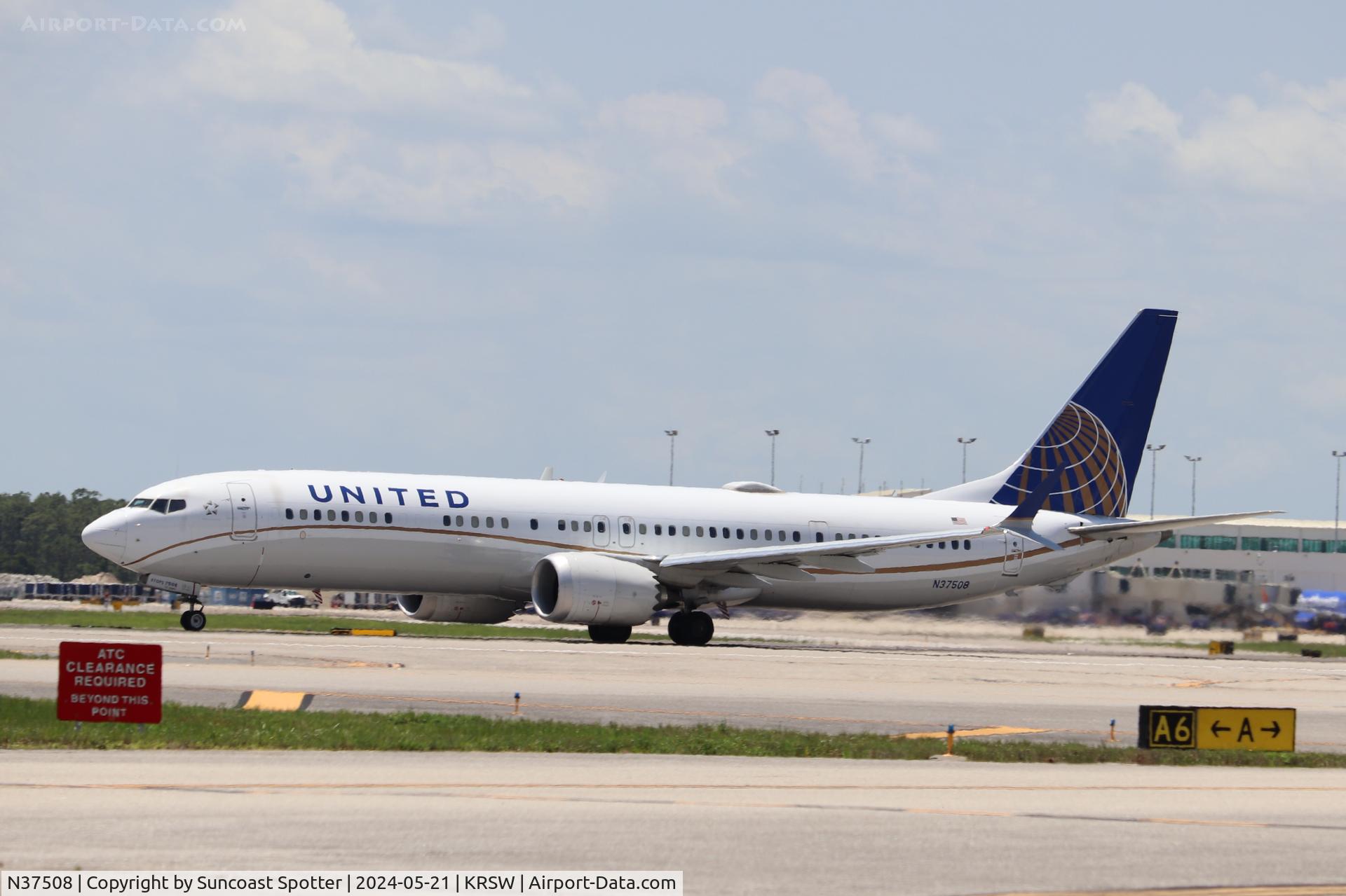 N37508, 2018 Boeing 737-9 MAX C/N 43439, United Flight 511 departs Runway 6 at Southwest Florida International Airport enroute to Chicago-O’Hare International Airport