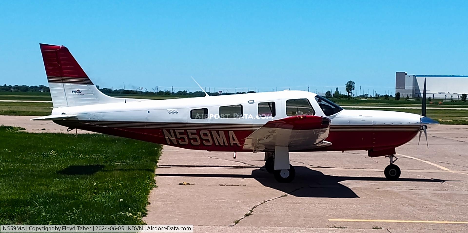 N559MA, 2000 Piper PA-32R-301 C/N 3246159, Sitting on the REVV Aviation Ramp