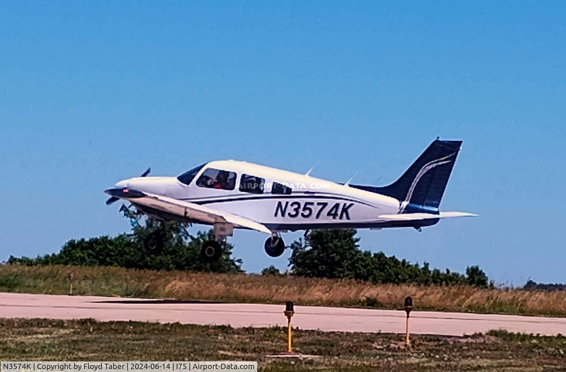 N3574K, Piper PA-28-181 C/N 28-8090197, Taking off from I75