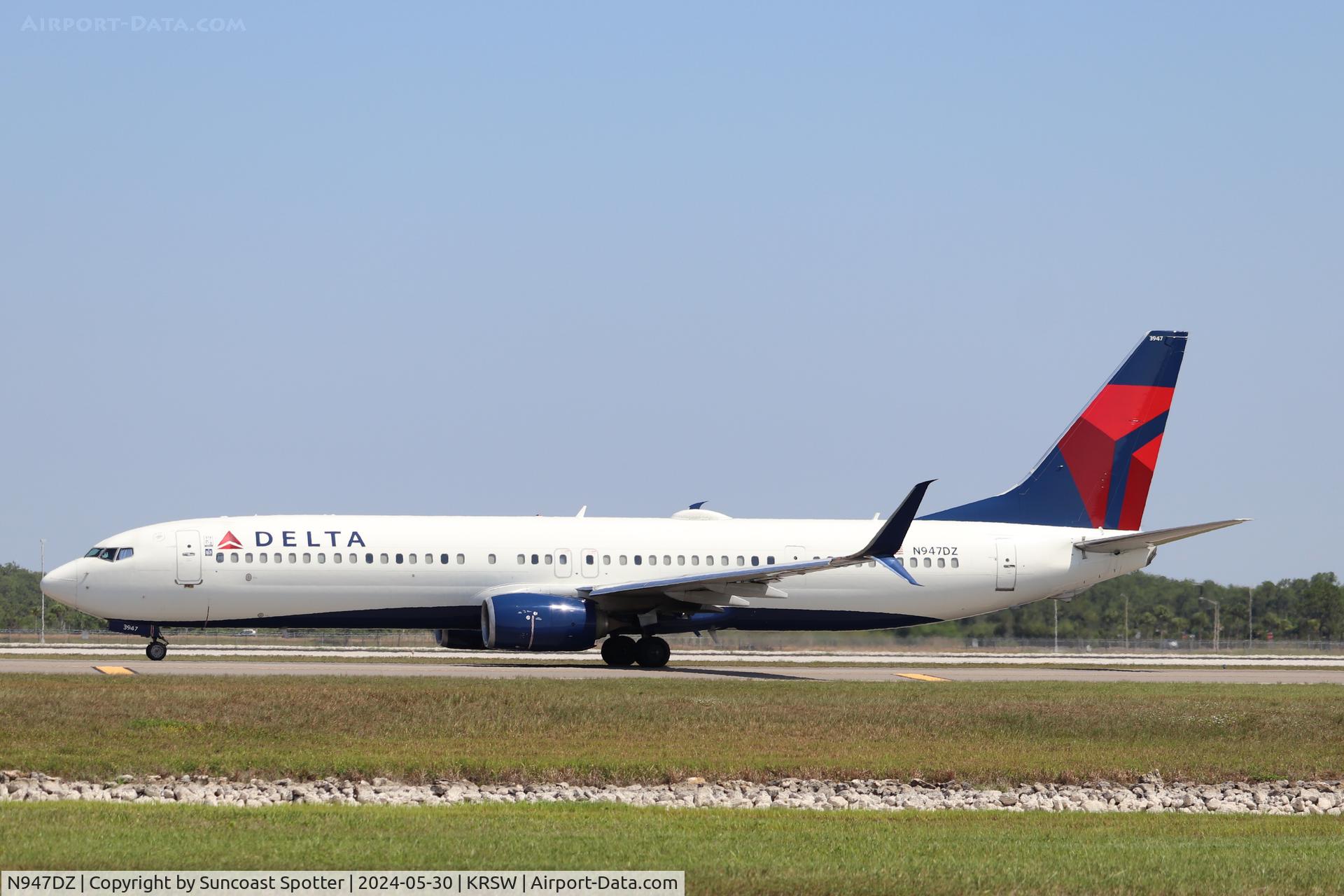 N947DZ, 2013 Boeing 737-9GPER C/N 38689, Delta Flight 1089 taxis at Southwest Florida International Airport prior to flight to Hartsfield-Jackson Atlanta International Airport
