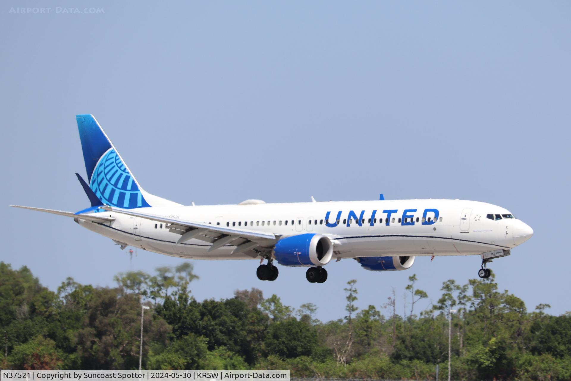 N37521, 2020 Boeing 737-9 MAX C/N 64497, United Flight 1406 arrives on Runway 6 at Southwest Florida International Airport following flight from Washington-Dulles International Airport