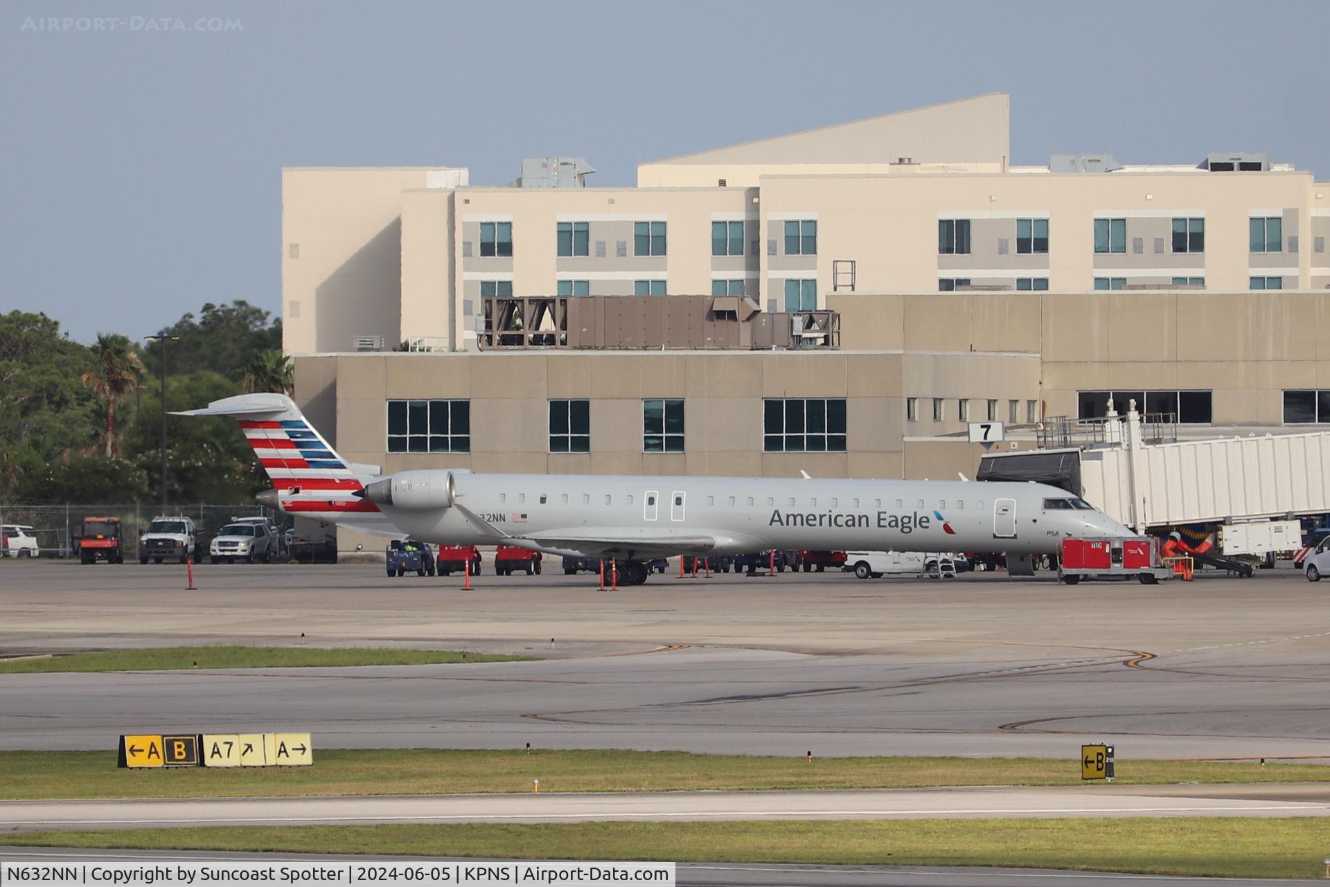 N632NN, 2015 Bombardier CRJ-900LR C/N 15376, American Flight 5437 operated by PSA sits at Gate 7 at Pensacola International Airport preparing for flight to Dallas-Fort Worth Int