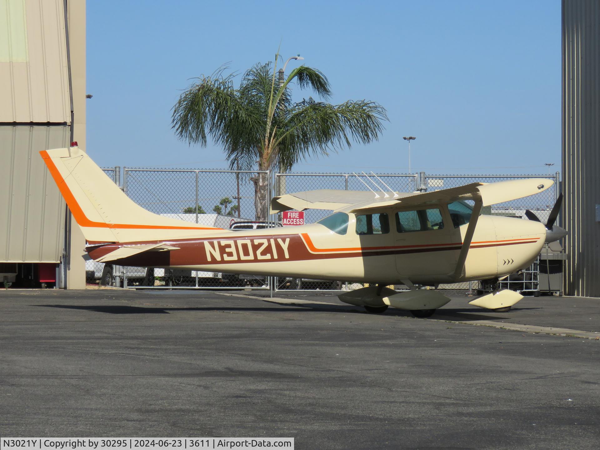 N3021Y, Cessna 182E Skylane C/N 18254021, Parked