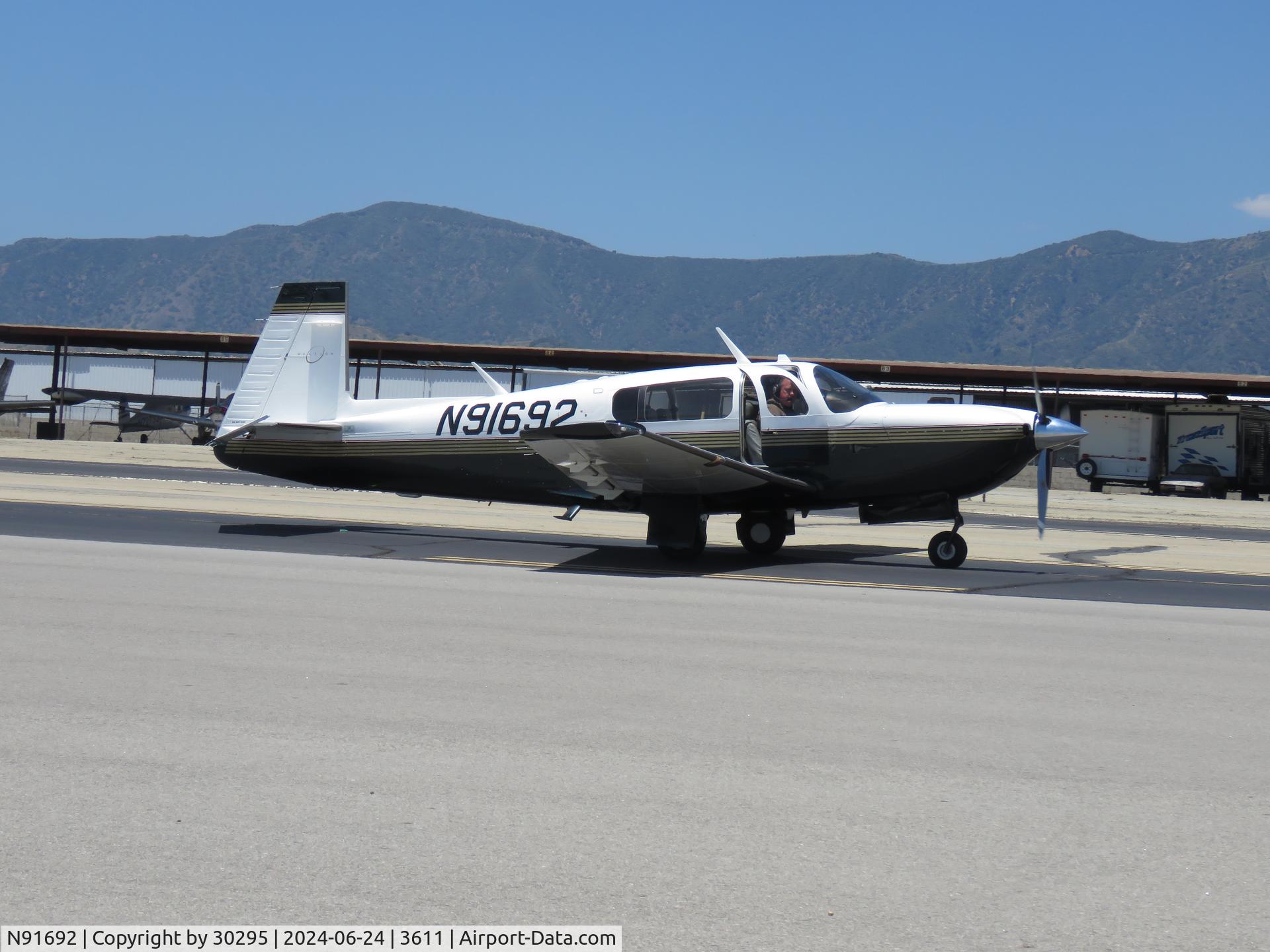 N91692, 1997 Mooney M20R Ovation C/N 29-0131, Taxiing