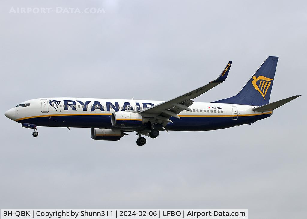 9H-QBK, 2015 Boeing 737-8AS C/N 44707, Landing rwy 32L