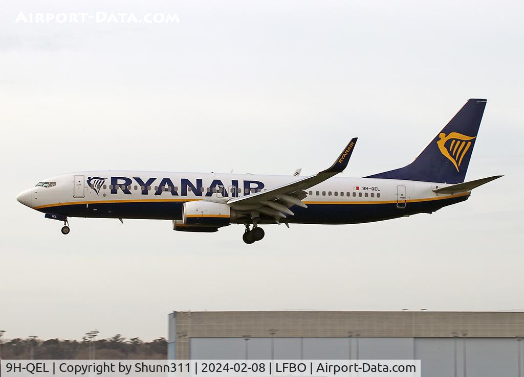 9H-QEL, 2018 Boeing 737-8AS C/N 44831, Landing rwy 14R