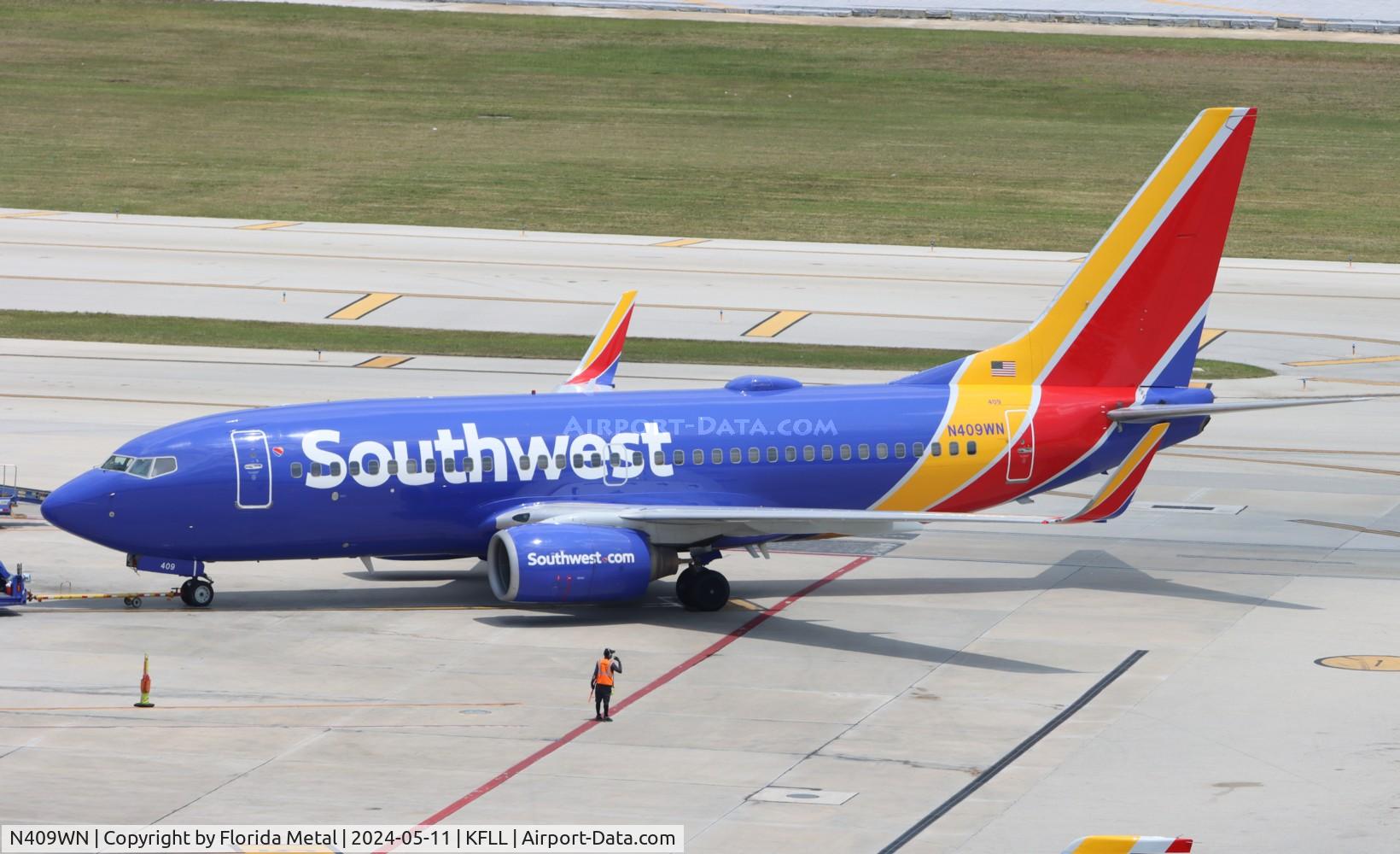 N409WN, 2001 Boeing 737-7H4 C/N 27896, SWA 737 zx FLL-GCM/MWCR