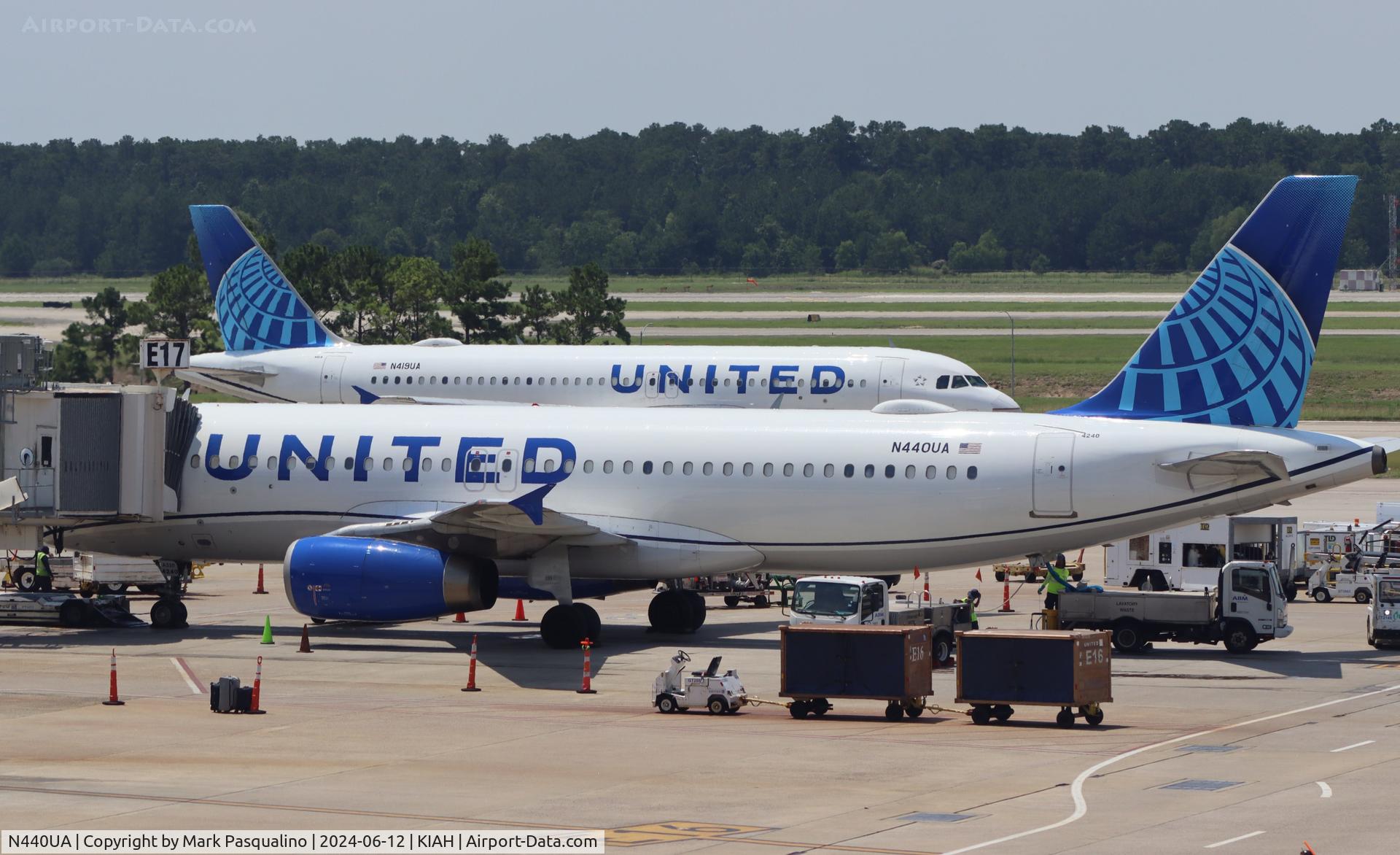 N440UA, 1997 Airbus A320-232 C/N 702, Airbus A320-232