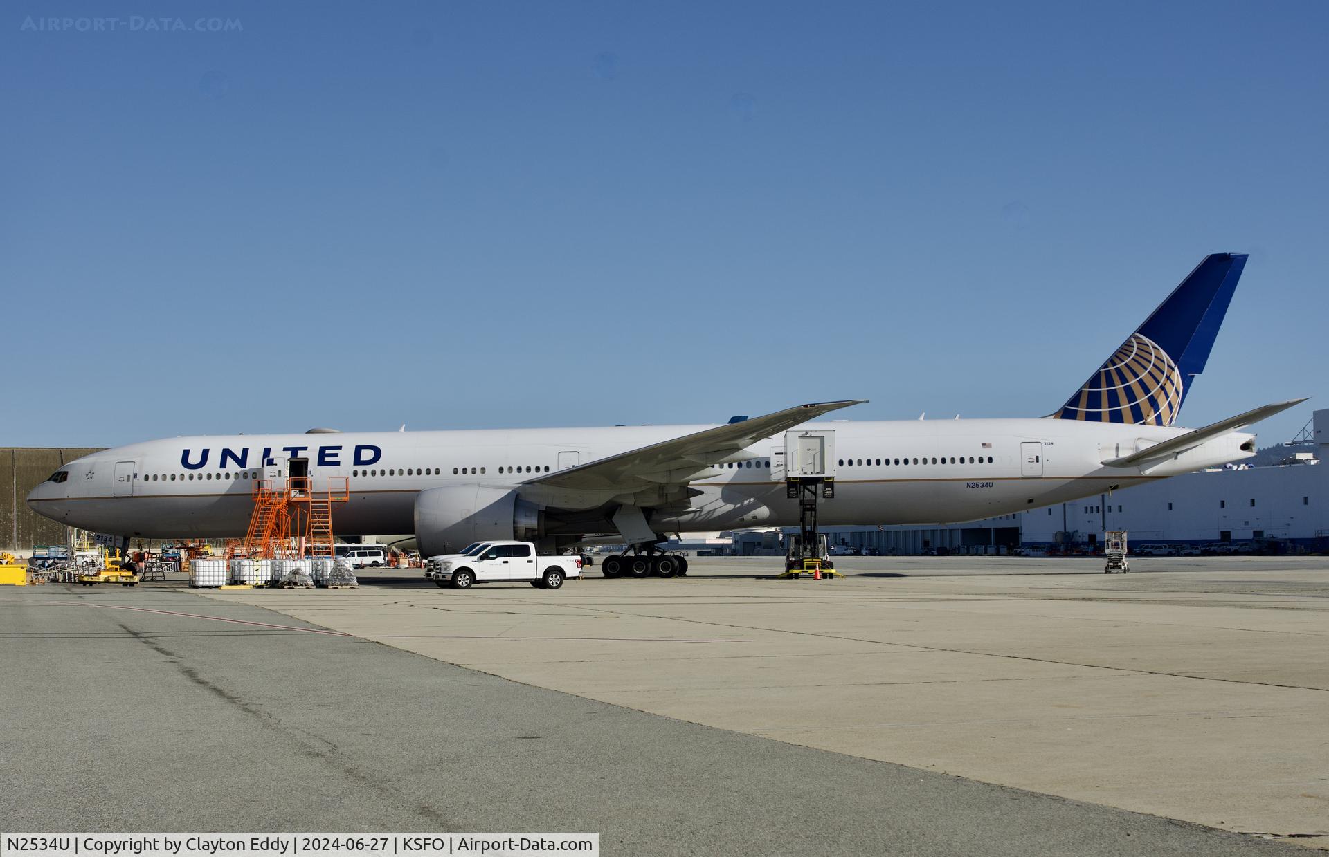 N2534U, 2017 Boeing 777-300/ER C/N 62645, SFO 2024.