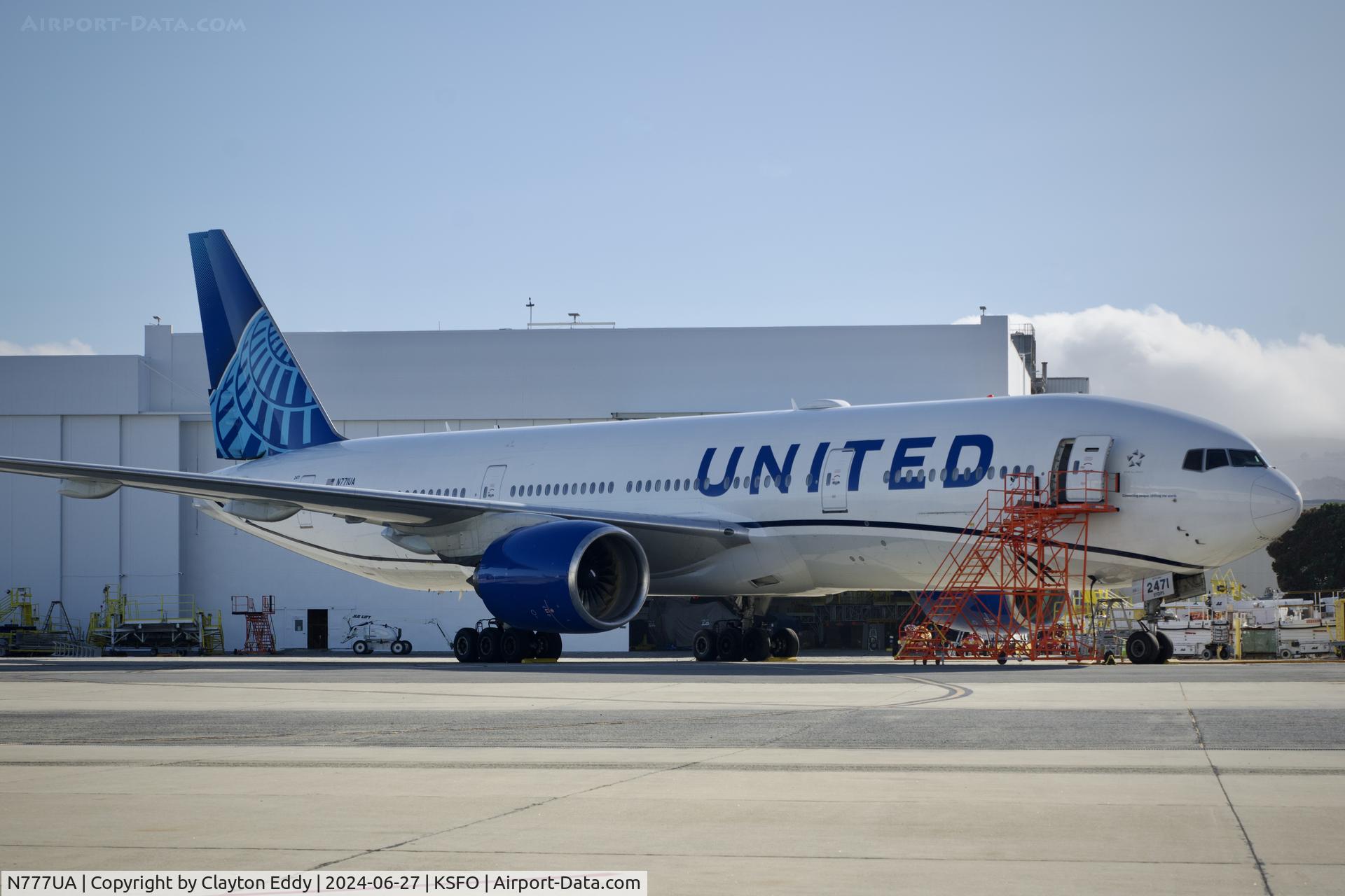 N777UA, 1995 Boeing 777-222 C/N 26916, SFO 2024.