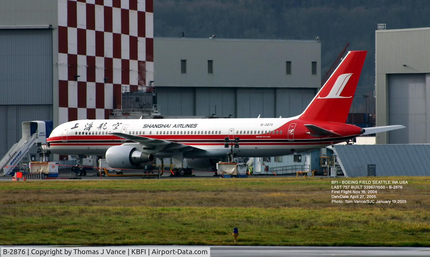 B-2876, 2004 Boeing 757-26D C/N 33967, BFI/KBFI The last 757 built by Boeing Ln 1050 shown at BFI on January 19th, 2005 prior yo the 5/27/2005 delivery date. The 2nd to last 757 same airline is on the right of this jet, search B-2875 in the page database