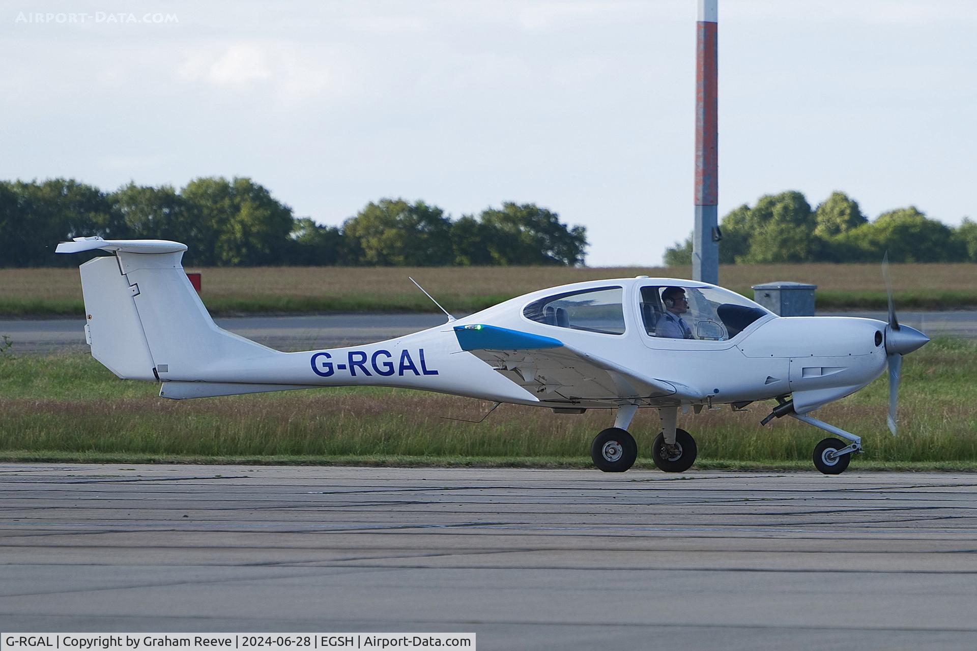 G-RGAL, 2007 Diamond DA-40D Diamond Star Diamond Star C/N D4.283, Departing from Norwich.